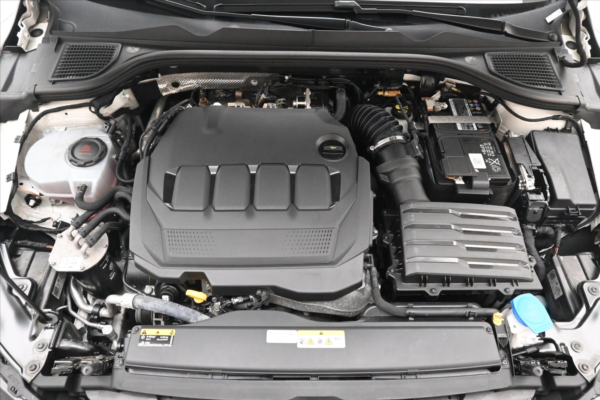 Hlavní fotografie vozu Volkswagen Golf 2,0 TDI 110 kW Life Záruka až 5 let (10)