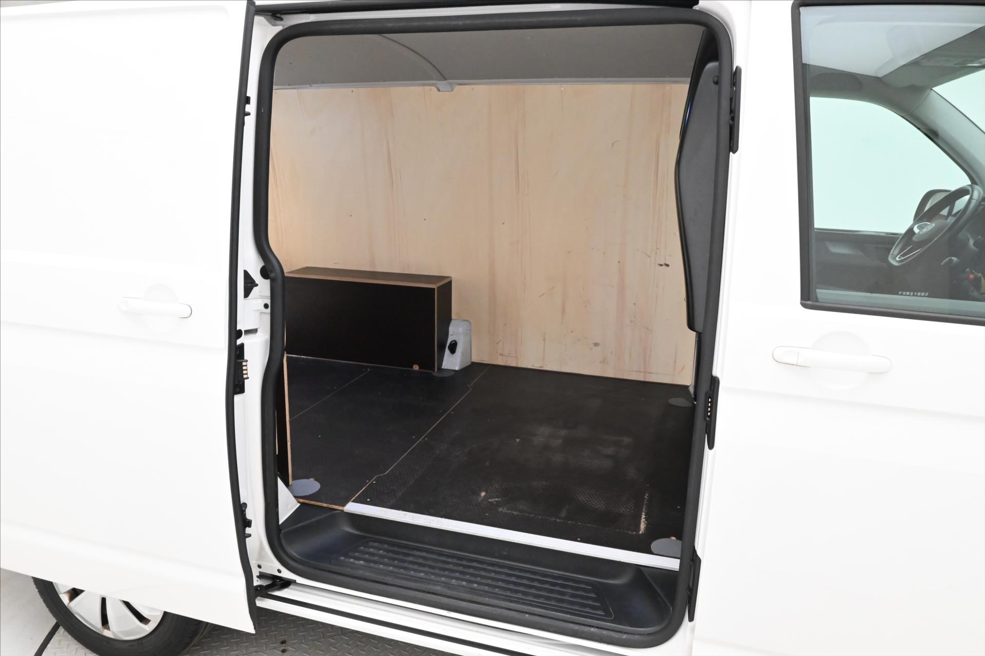 Hlavní fotografie vozu Volkswagen Transporter 2,0 TDI 110 kW Navigace Záruka až 5 let (12)