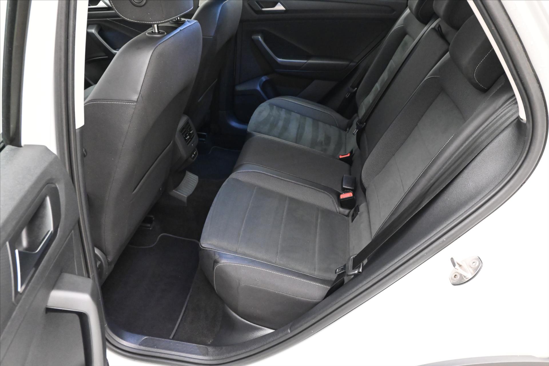 Hlavní fotografie vozu Volkswagen T-Roc 2,0 TDI 110kW DSG Záruka až 5 let (15)