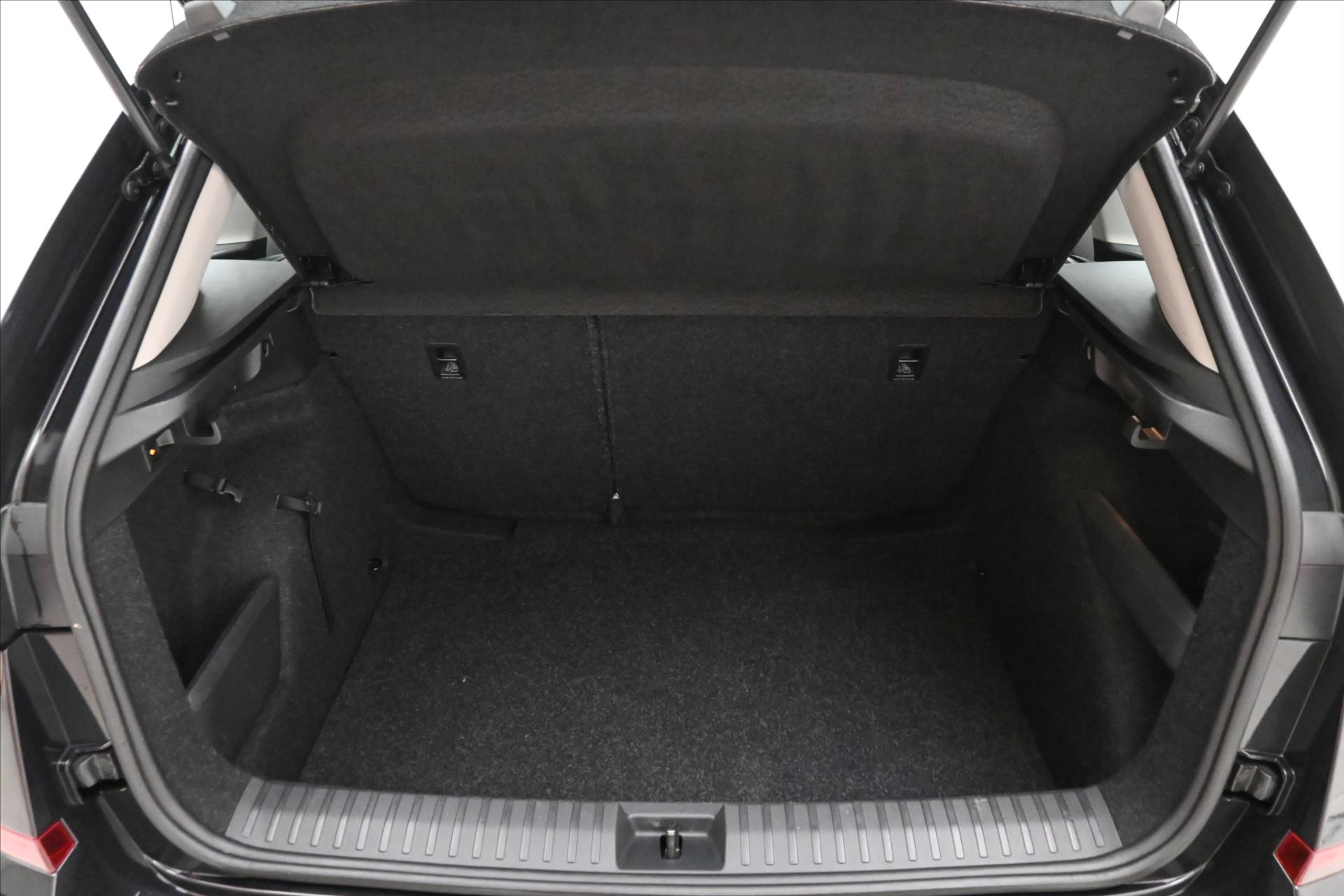 Hlavní fotografie vozu Škoda Kamiq 1,0 TSI 70 kW Tažné zařízení Záruka až 5 let (11)