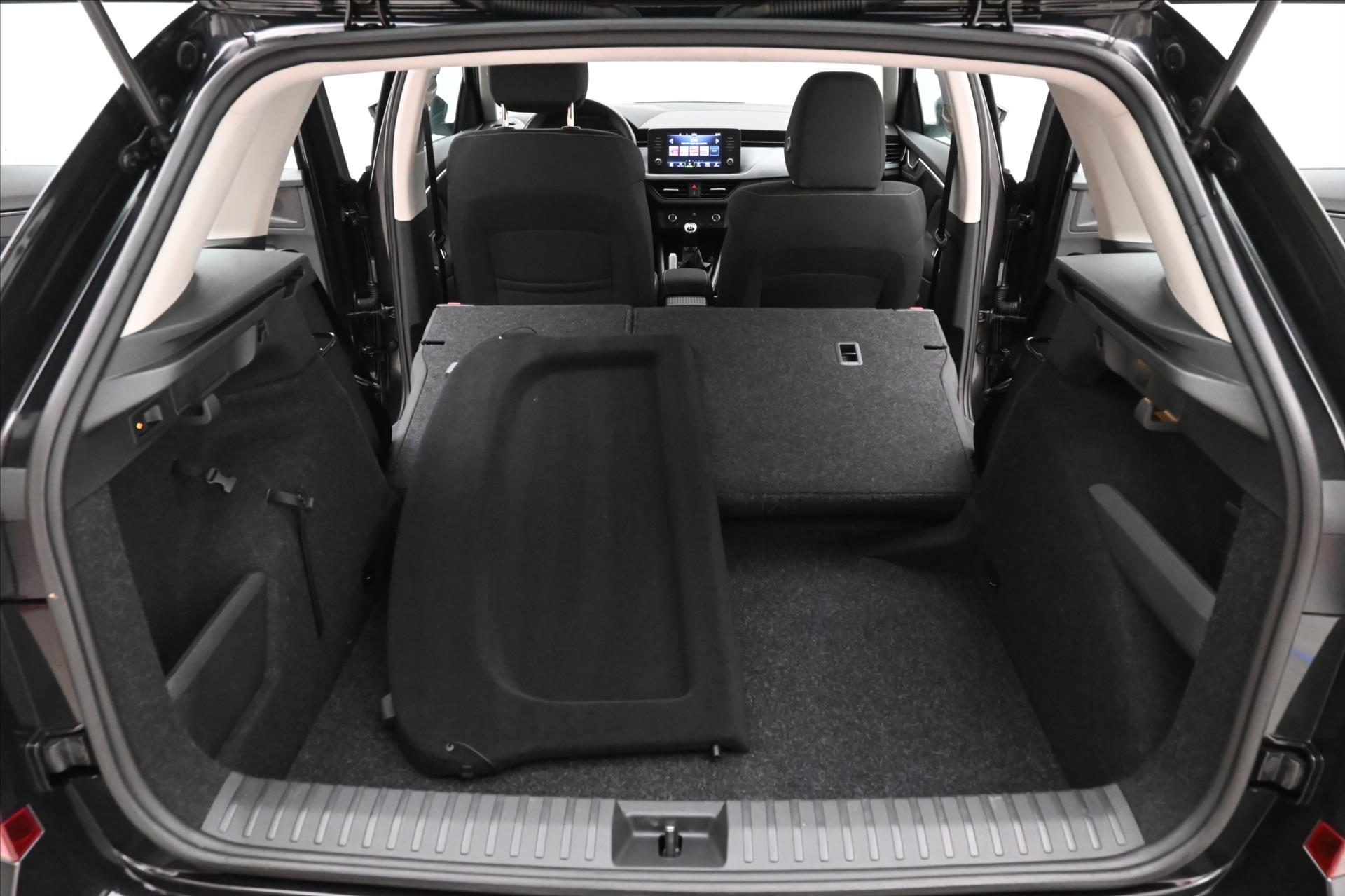 Hlavní fotografie vozu Škoda Kamiq 1,0 TSI 70 kW Tažné zařízení Záruka až 5 let (12)