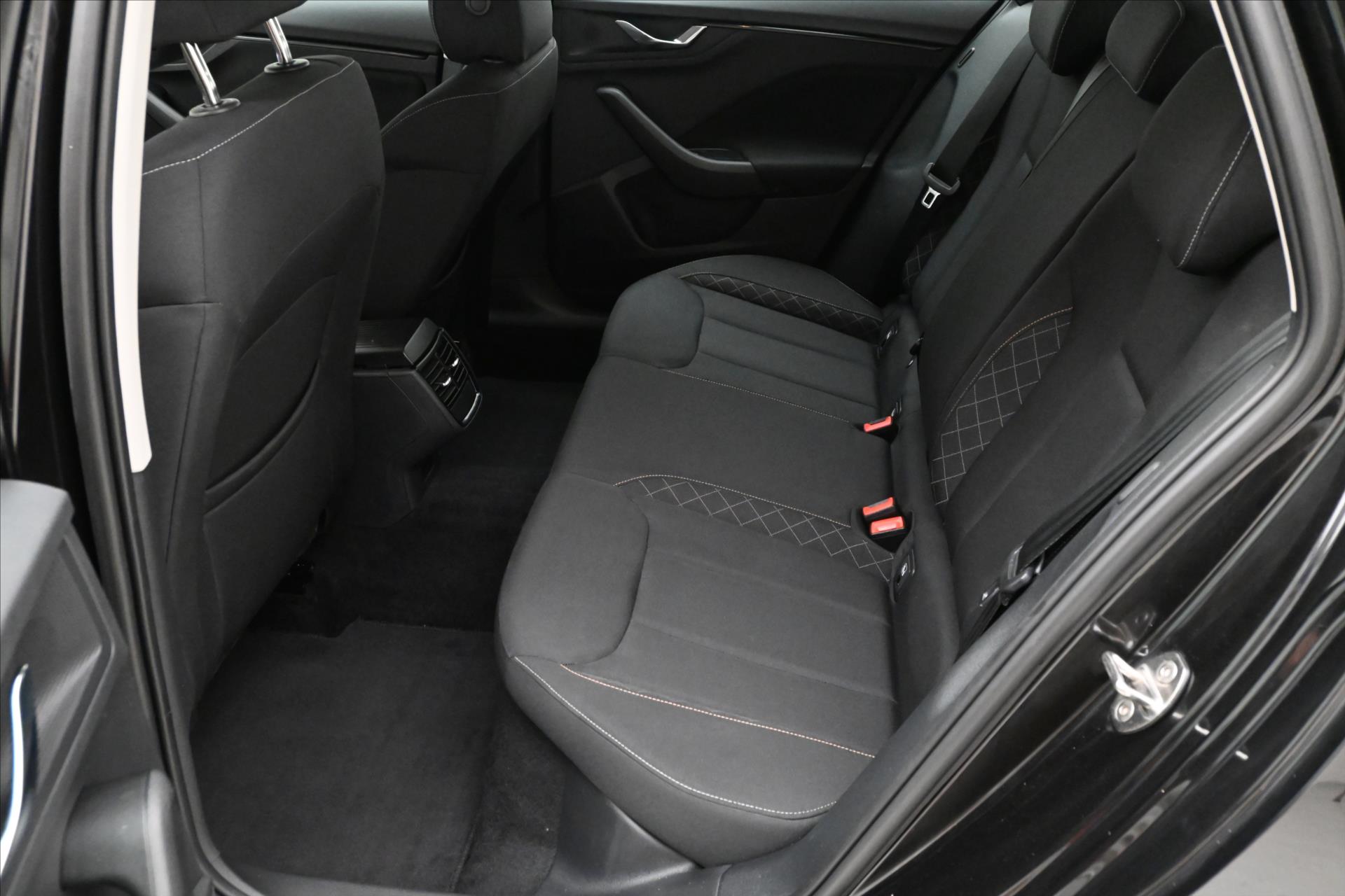 Hlavní fotografie vozu Škoda Kamiq 1,0 TSI 70 kW Tažné zařízení Záruka až 5 let (15)