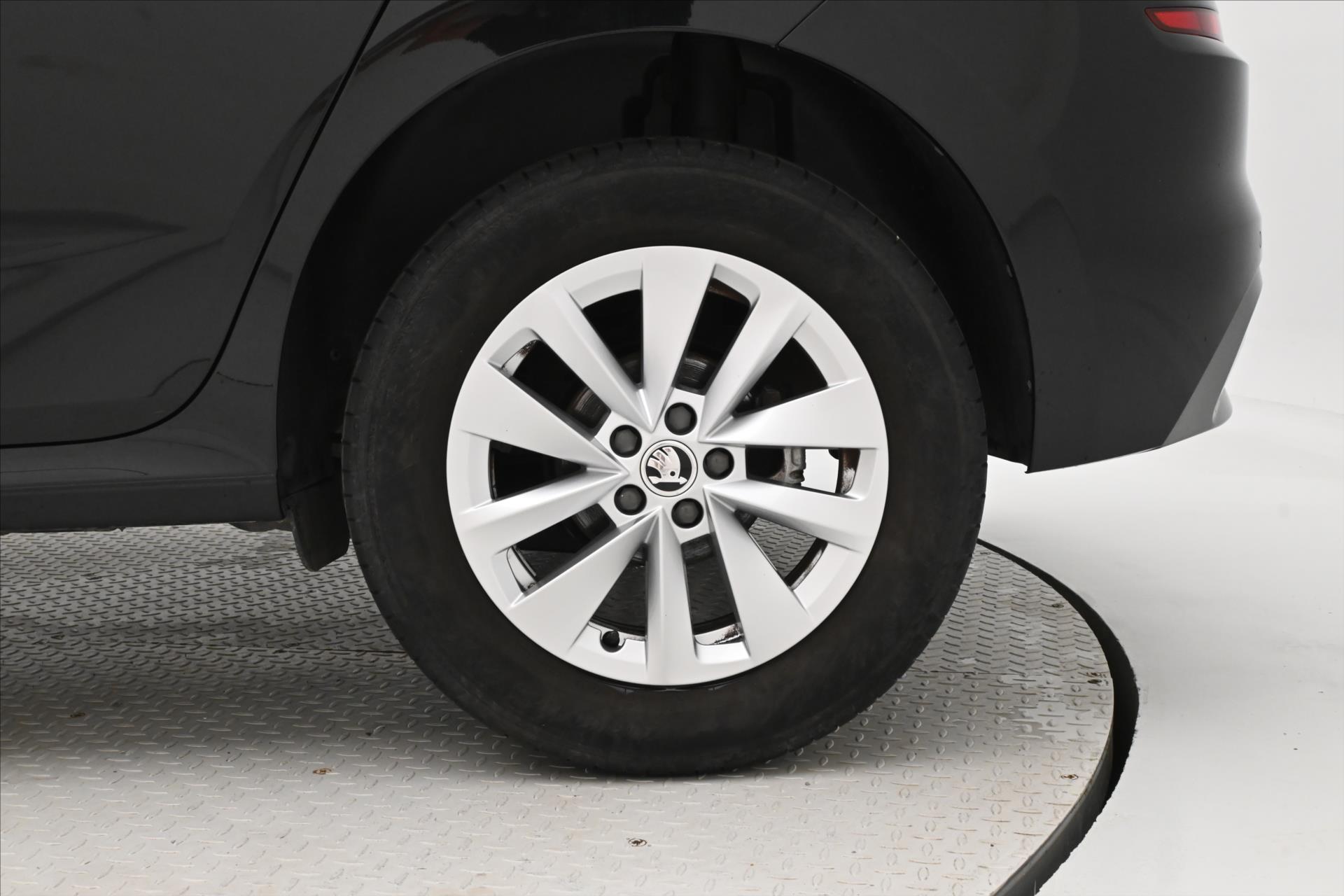 Hlavní fotografie vozu Škoda Kamiq 1,0 TSI 70 kW Tažné zařízení Záruka až 5 let (32)