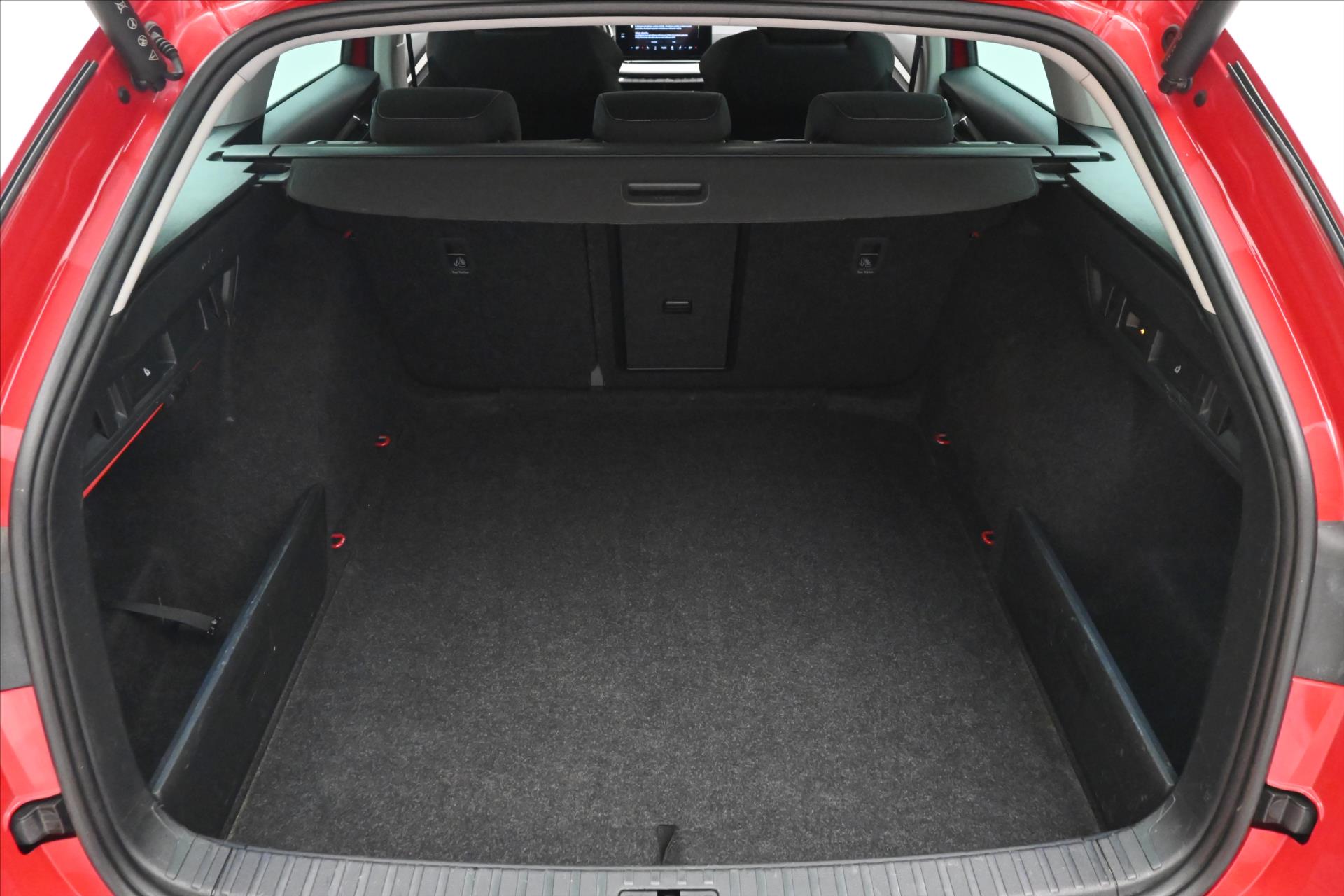 Hlavní fotografie vozu Škoda Octavia 2,0 TDI 110kW DSG Ambition Záruka až 5 let (11)
