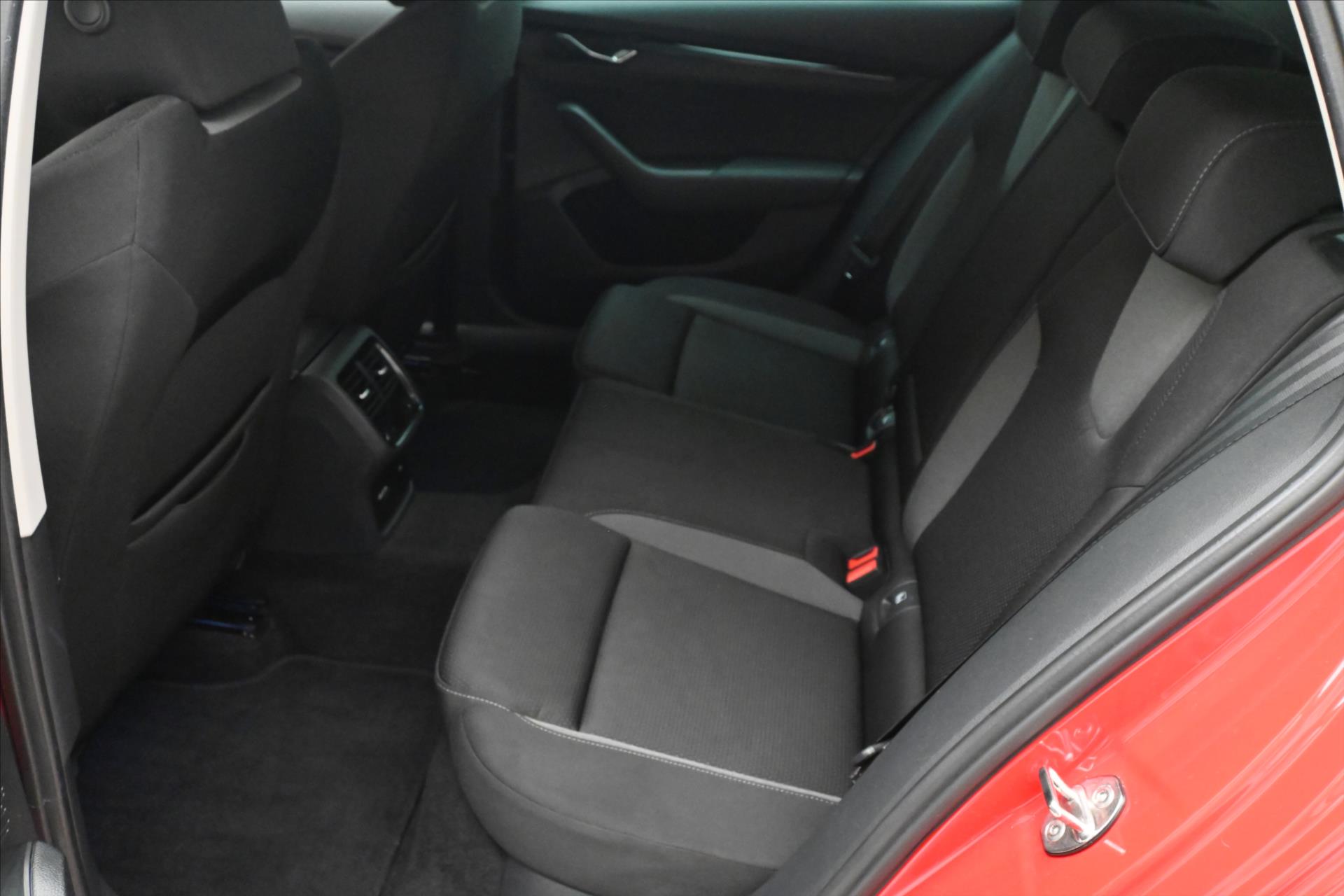Hlavní fotografie vozu Škoda Octavia 2,0 TDI 110kW DSG Ambition Záruka až 5 let (15)