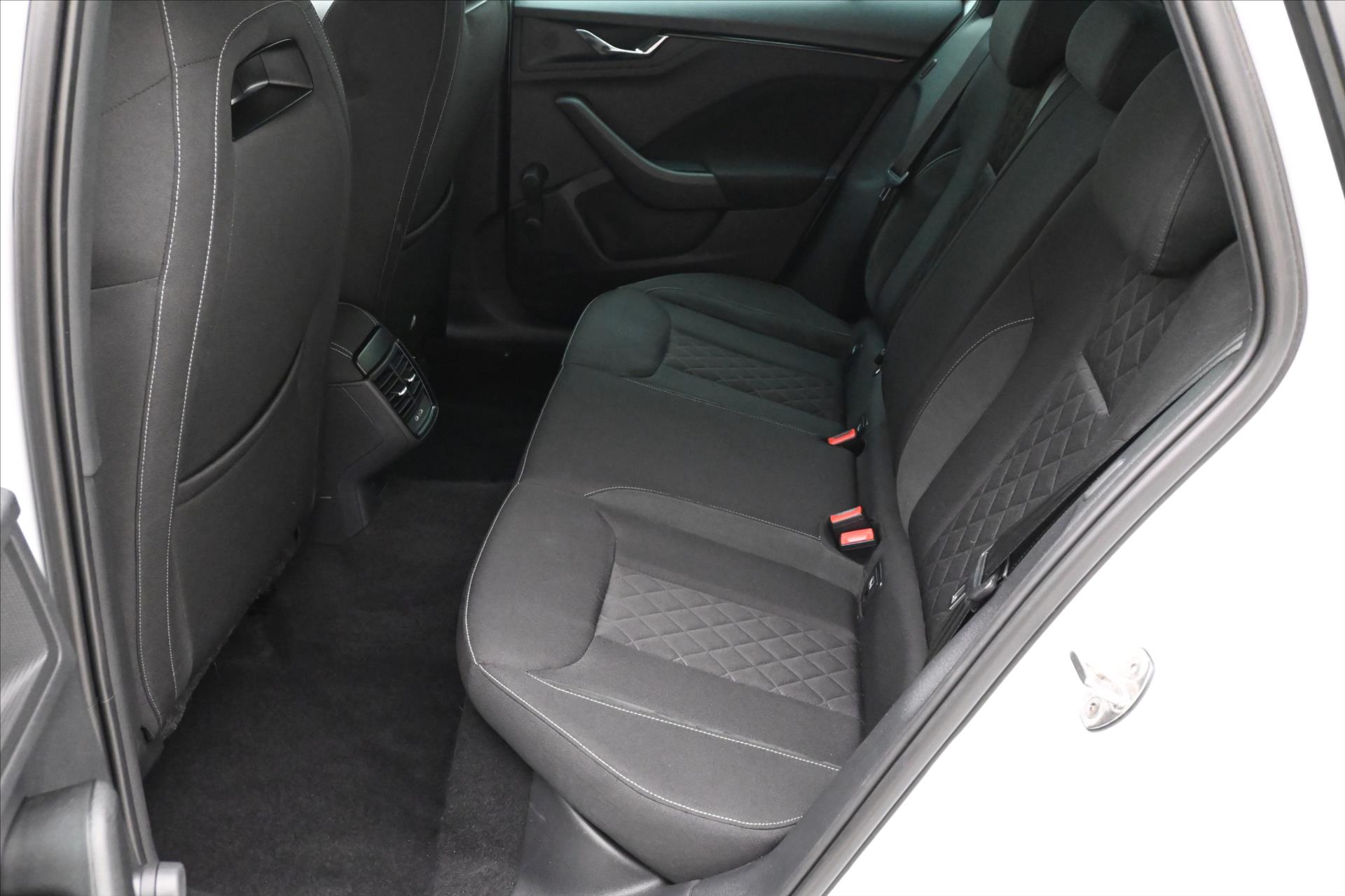 Hlavní fotografie vozu Škoda Kamiq 1,0 TSI 81 kW Sport Záruka až 5 let (15)