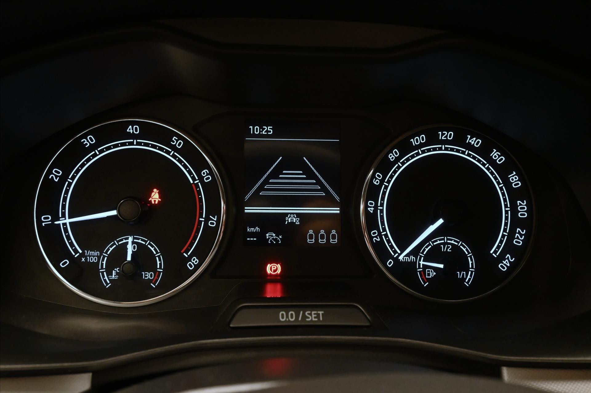 Hlavní fotografie vozu Škoda Kamiq 1,0 TSI 81 kW Sport Záruka až 5 let (17)