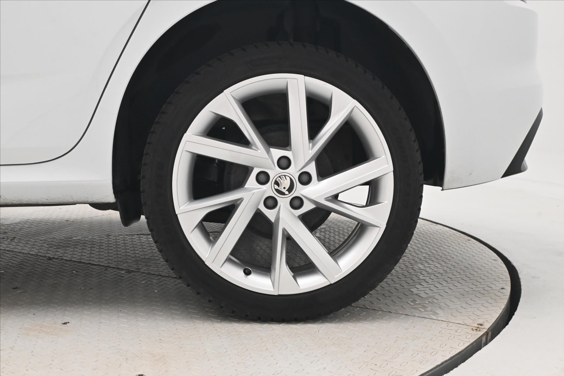 Hlavní fotografie vozu Škoda Kamiq 1,0 TSI 81 kW Sport Záruka až 5 let (30)