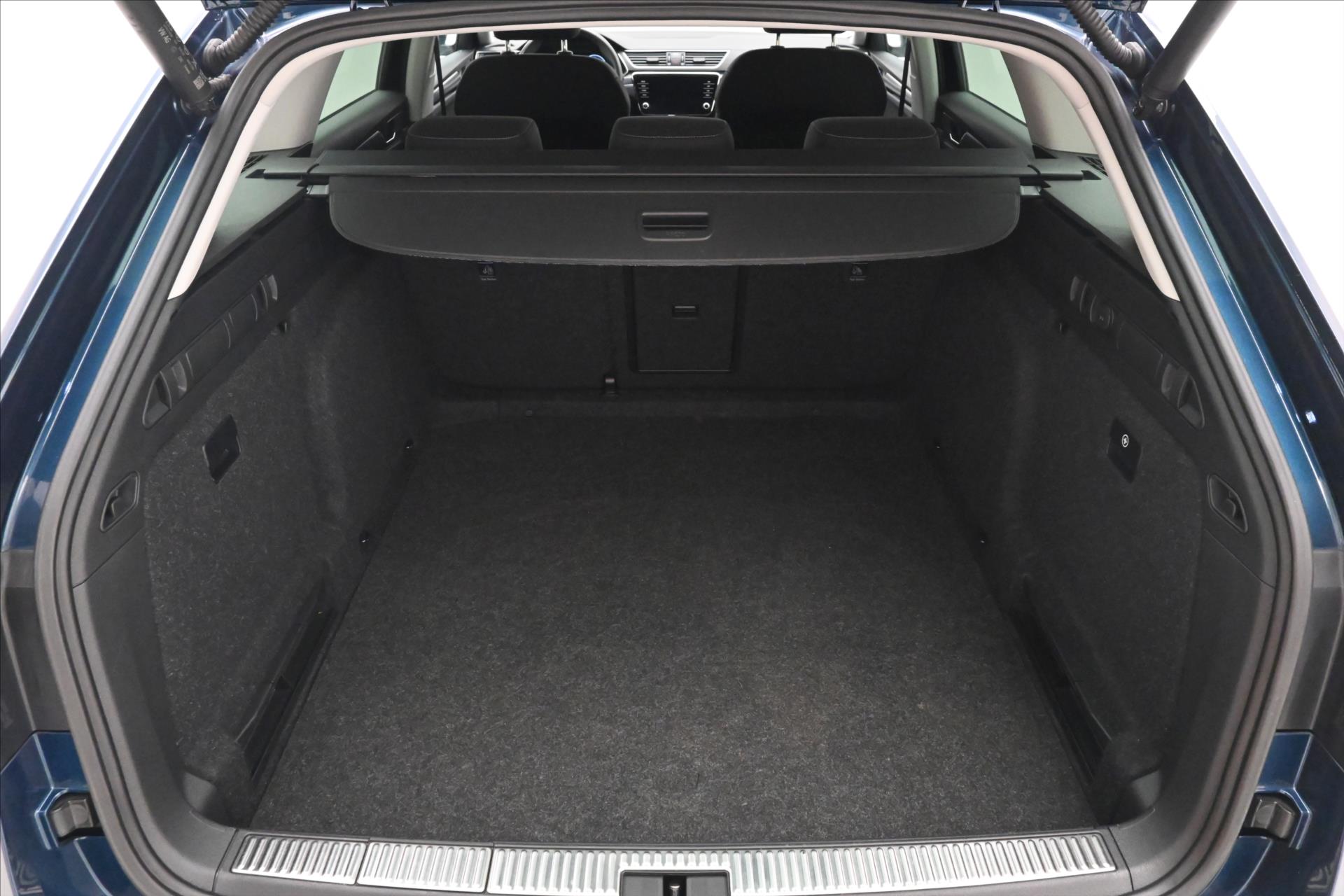 Hlavní fotografie vozu Škoda Superb 2,0 TDI 110kW DSG Style Záruka až 5 let (11)