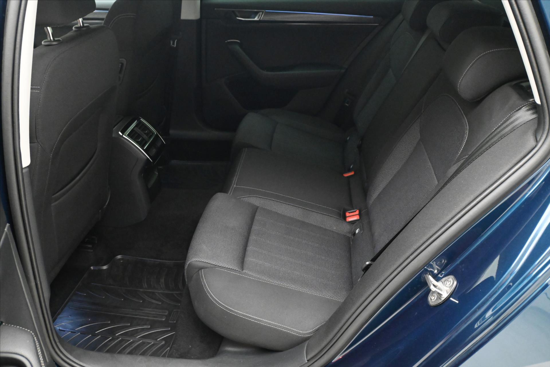 Hlavní fotografie vozu Škoda Superb 2,0 TDI 110kW DSG Style Záruka až 5 let (15)