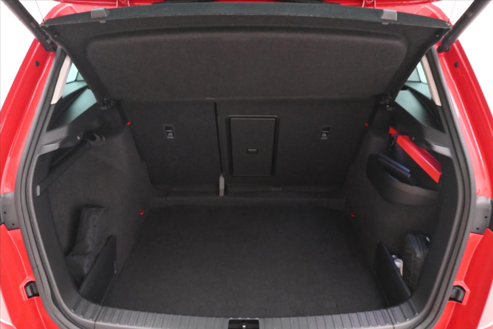 Main photo of the car Skoda Karoq 2.0 TDI 110 kW DSG 4X4 TOUR Warranty up to 5 years (11)