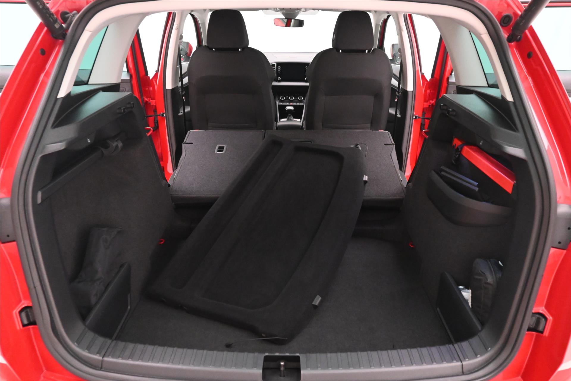 Main photo of the car Skoda Karoq 2.0 TDI 110 kW DSG 4X4 TOUR Warranty up to 5 years (12)