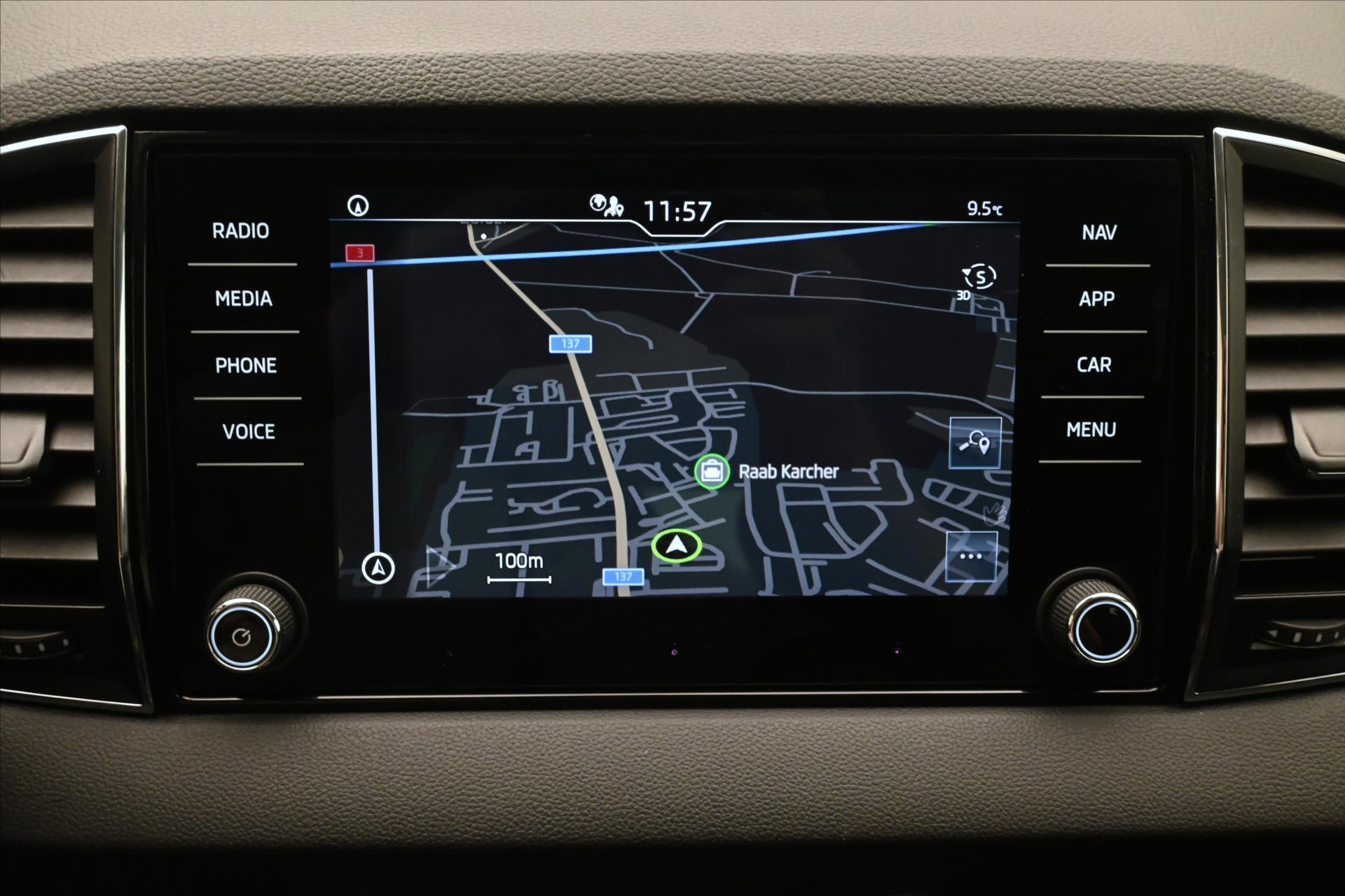 Main photo of the car Skoda Karoq 2.0 TDI 110 kW DSG 4X4 TOUR Warranty up to 5 years (21)