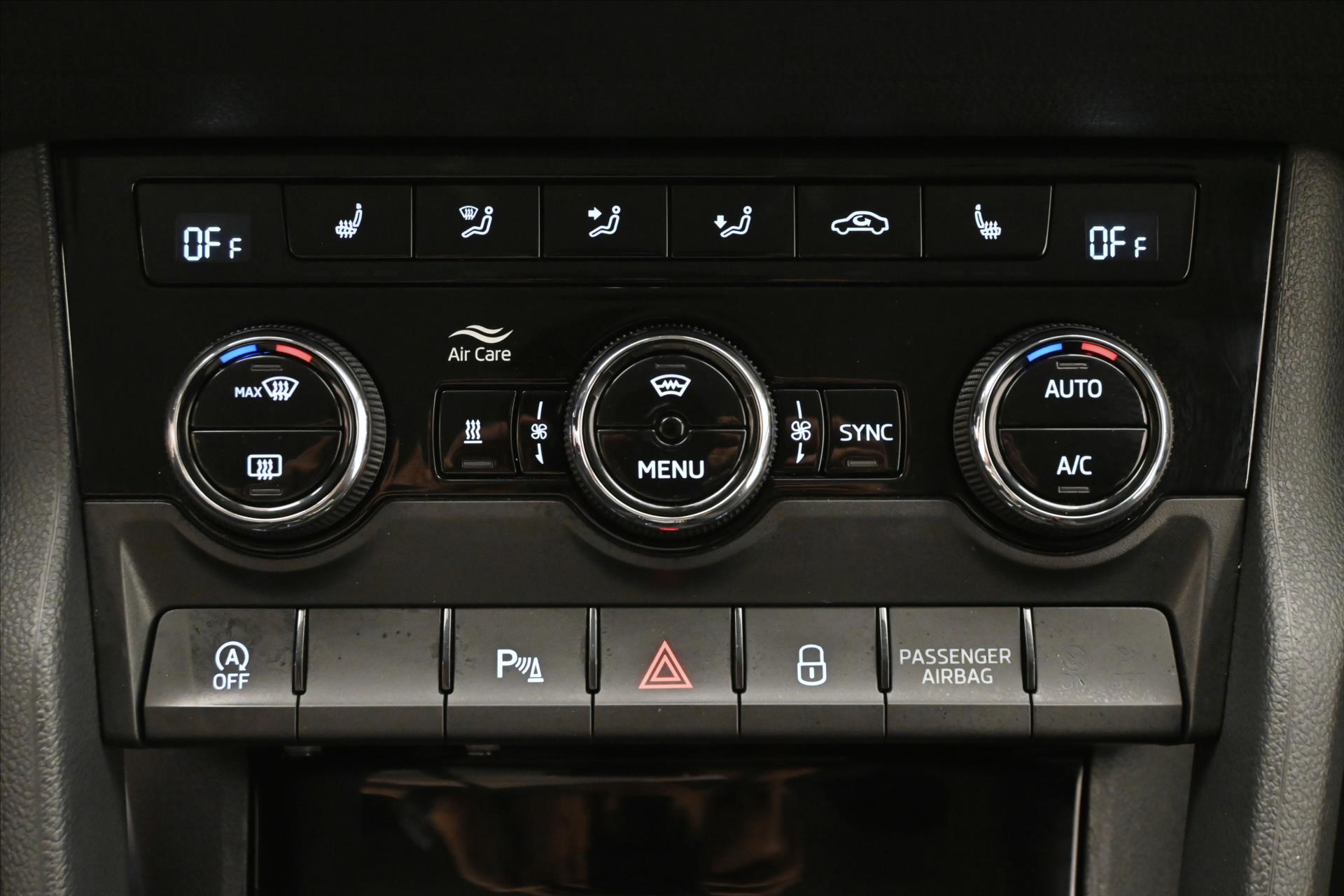 Main photo of the car Skoda Karoq 2.0 TDI 110 kW DSG 4X4 TOUR Warranty up to 5 years (22)