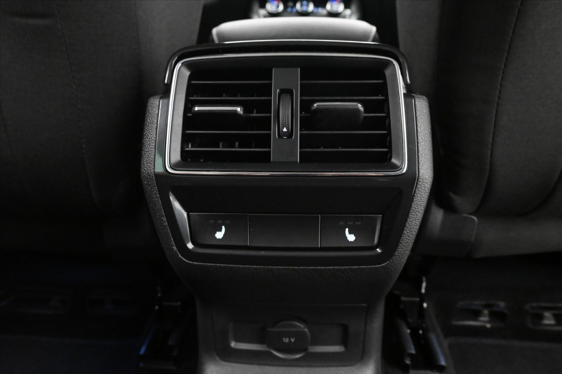 Main photo of the car Skoda Karoq 2.0 TDI 110 kW DSG 4X4 TOUR Warranty up to 5 years (23)