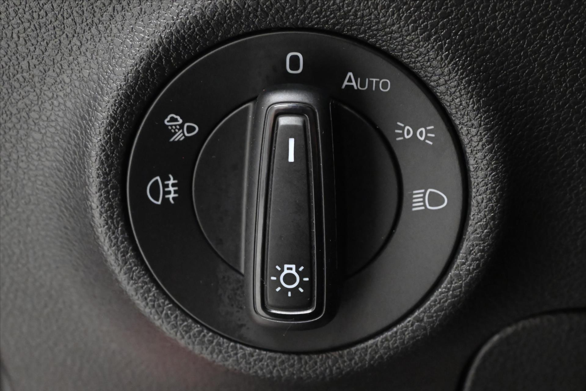 Main photo of the car Skoda Karoq 2.0 TDI 110 kW DSG 4X4 TOUR Warranty up to 5 years (28)