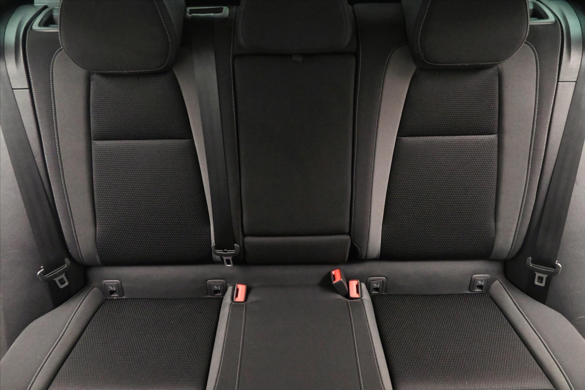 Main photo of the car Skoda Karoq 2.0 TDI 110 kW DSG 4X4 TOUR Warranty up to 5 years (30)