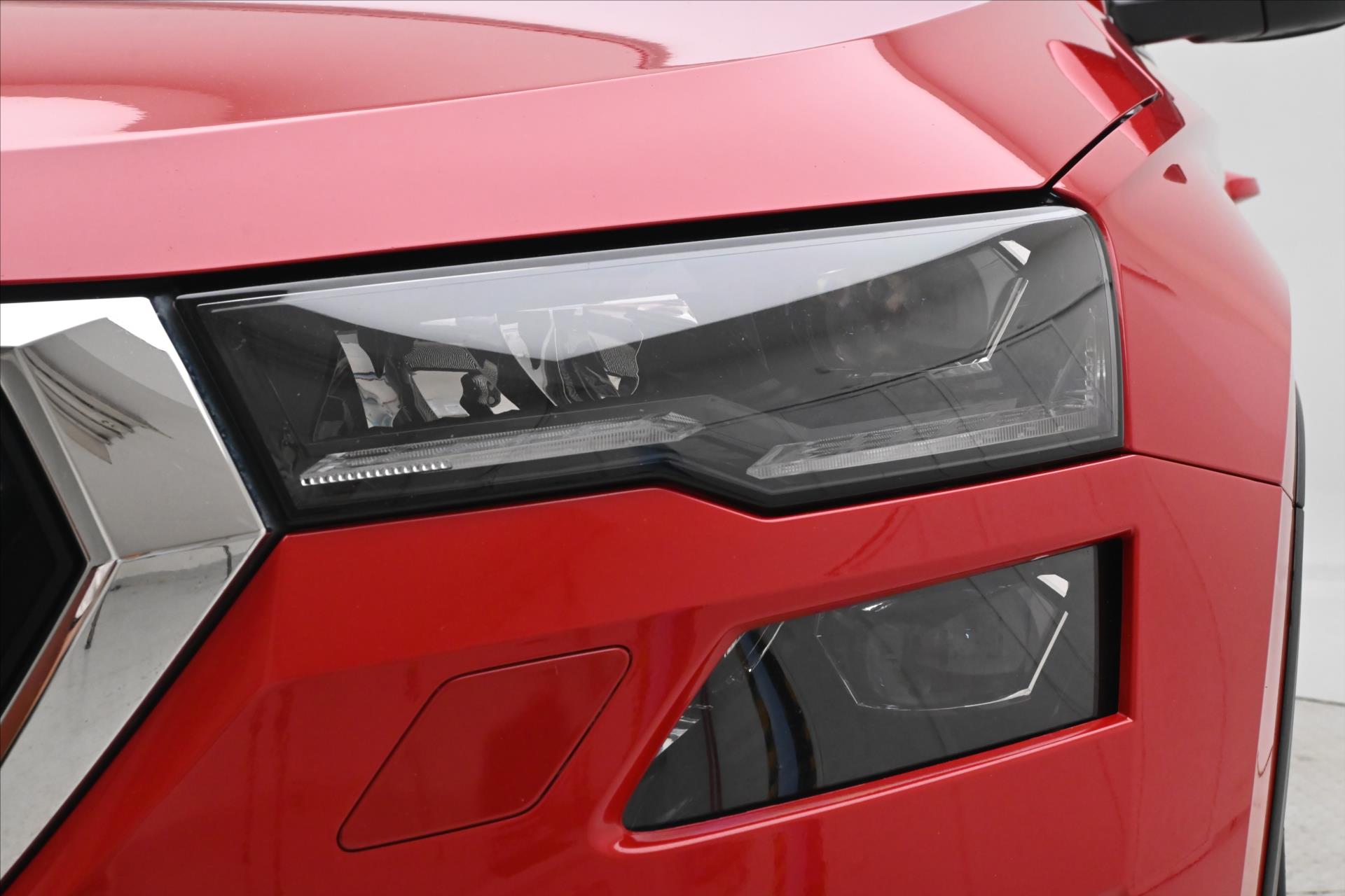 Main photo of the car Skoda Karoq 2.0 TDI 110 kW DSG 4X4 TOUR Warranty up to 5 years (32)