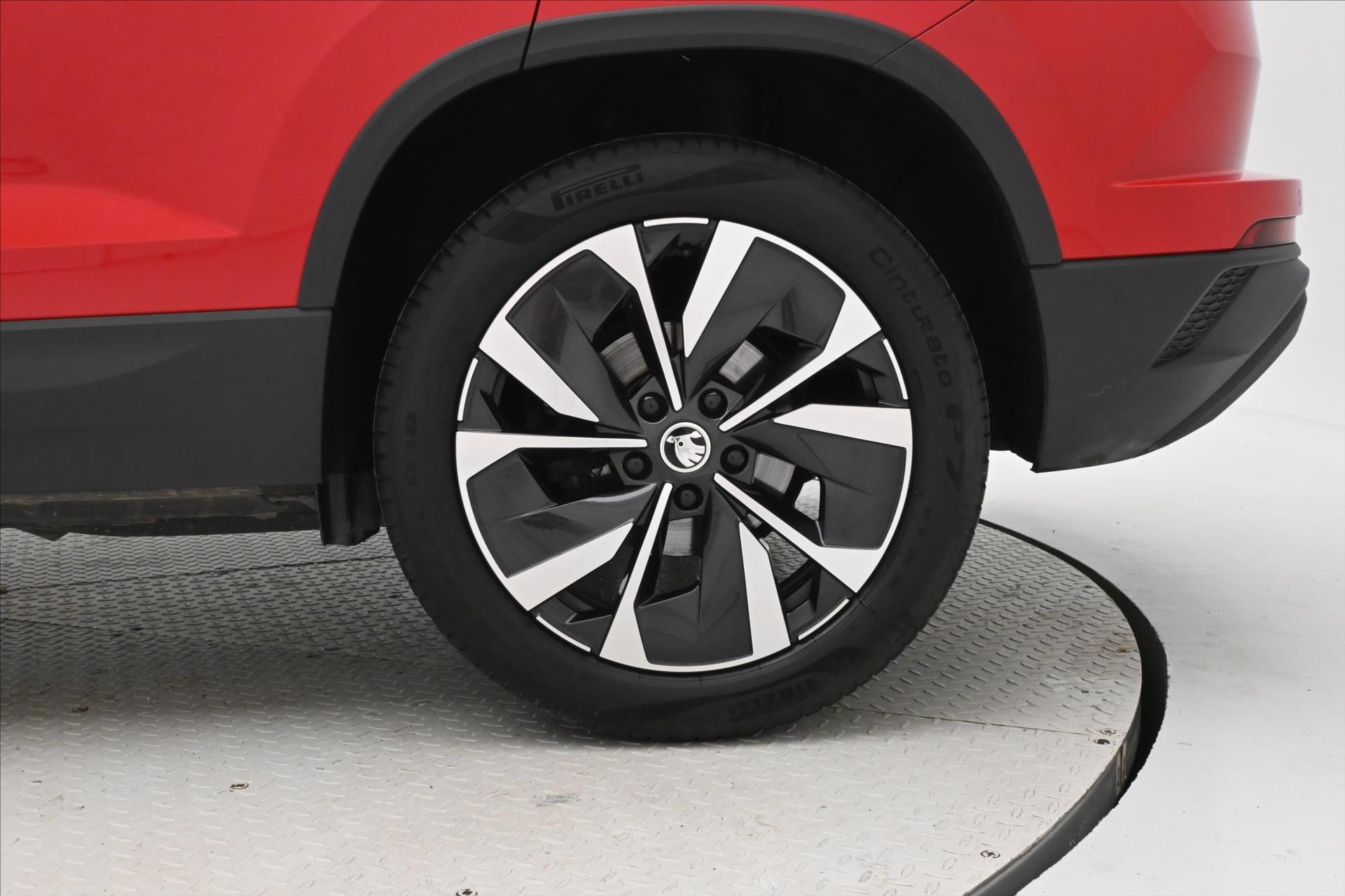 Main photo of the car Skoda Karoq 2.0 TDI 110 kW DSG 4X4 TOUR Warranty up to 5 years (34)