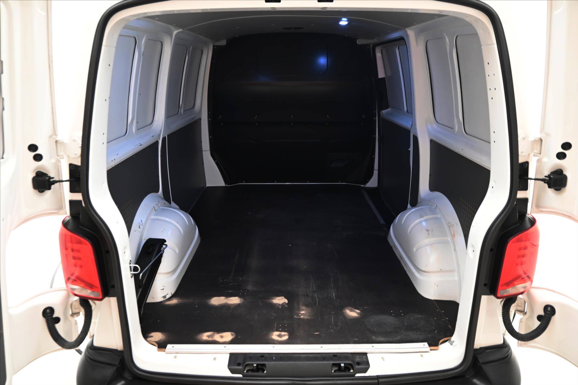 Hlavní fotografie vozu Volkswagen Transporter 2,0 TDI 81kW KLIMATempomat Záruka až 5 let (10)