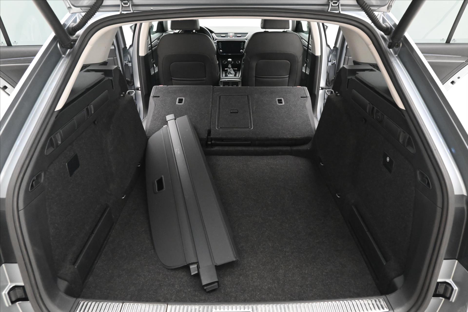 Hlavní fotografie vozu Škoda Superb 2,0 TDI 110 kW DSG Style Záruka až 5 let (12)