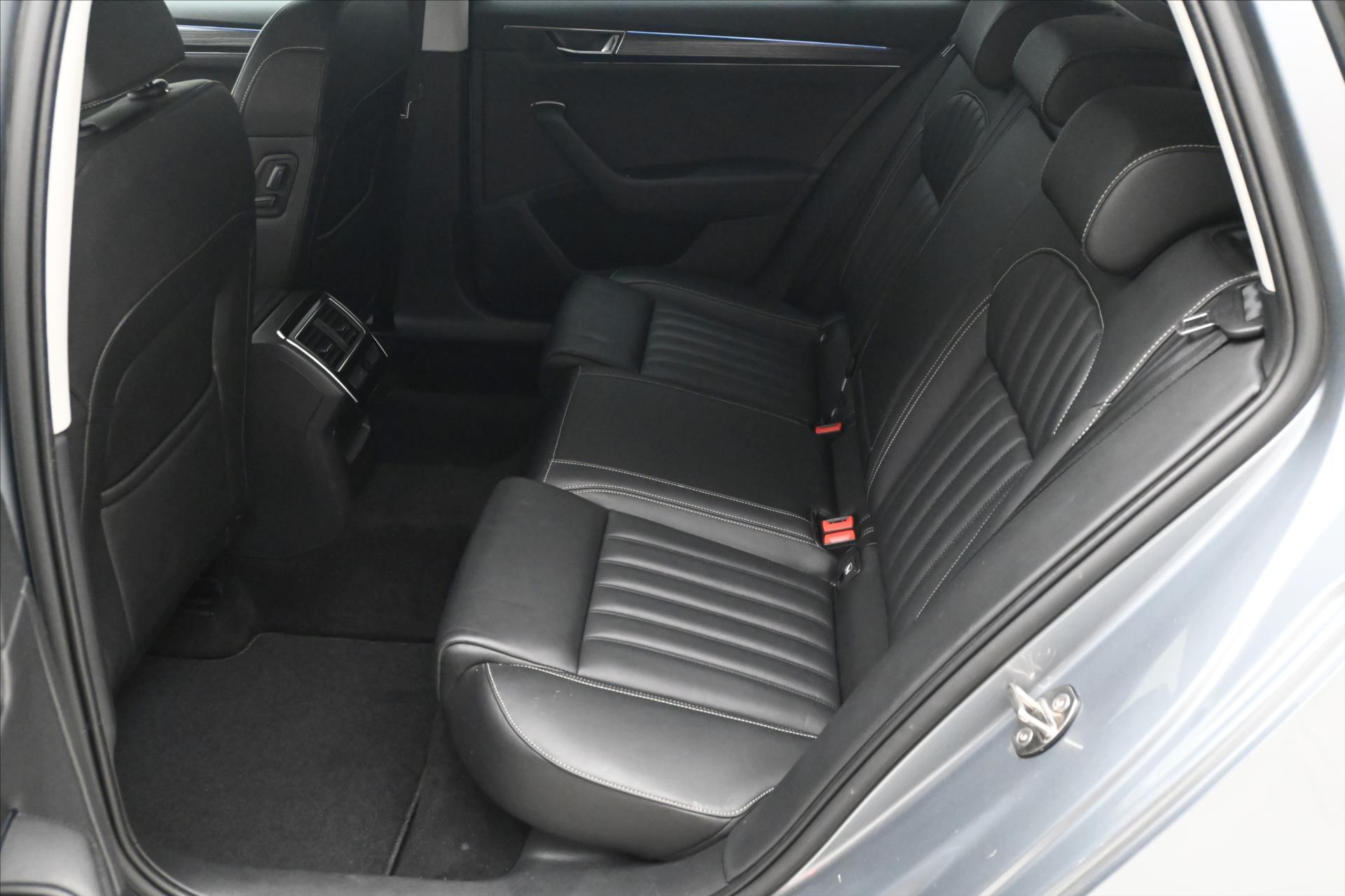 Hlavní fotografie vozu Škoda Superb 2,0 TDI 110 kW DSG Style Záruka až 5 let (15)
