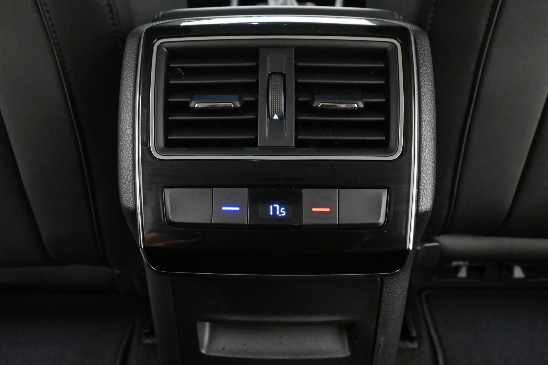 Hlavní fotografie vozu Škoda Superb 2,0 TDI 110 kW DSG Style Záruka až 5 let (23)