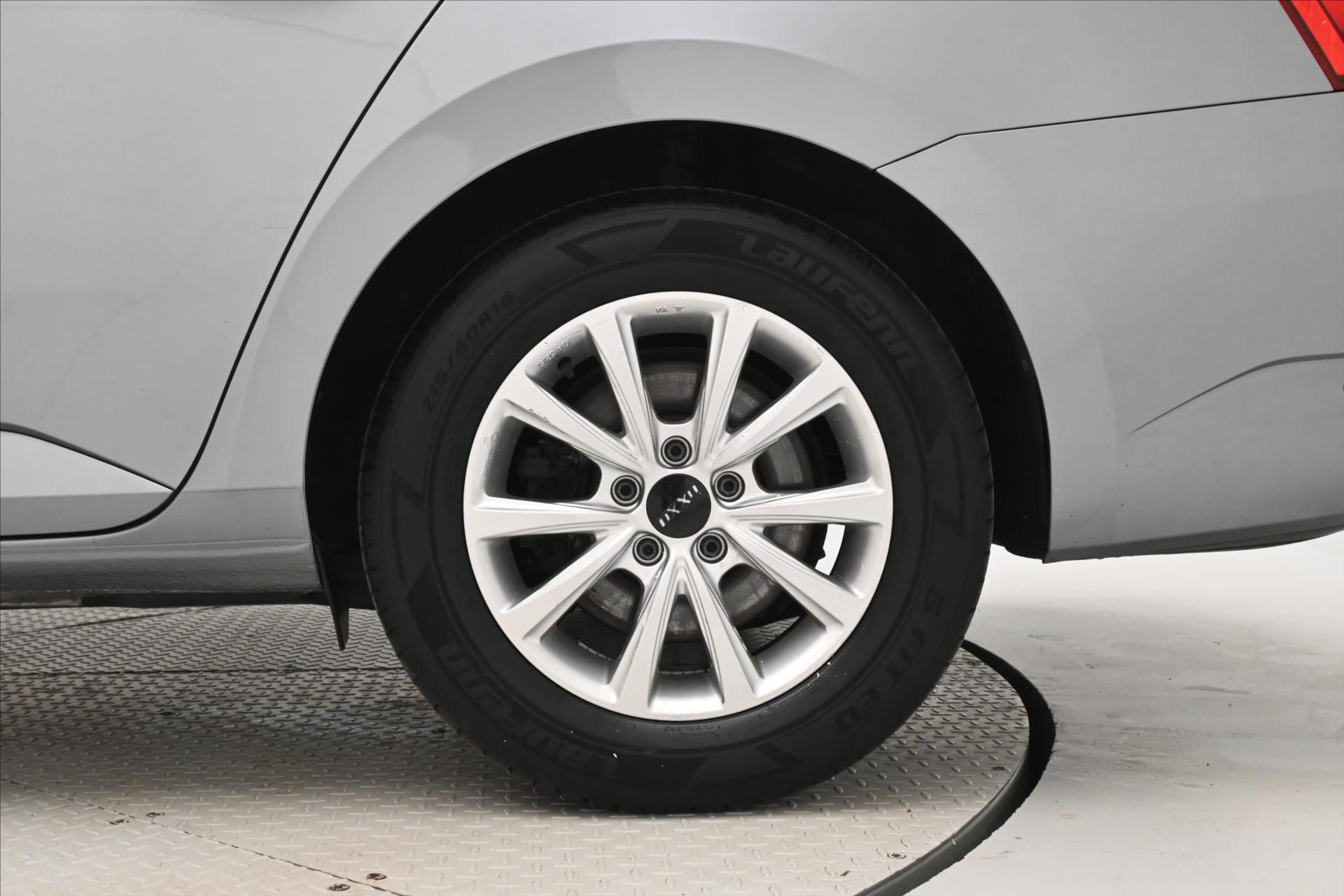 Hlavní fotografie vozu Škoda Superb 2,0 TDI 110 kW DSG Style Záruka až 5 let (34)