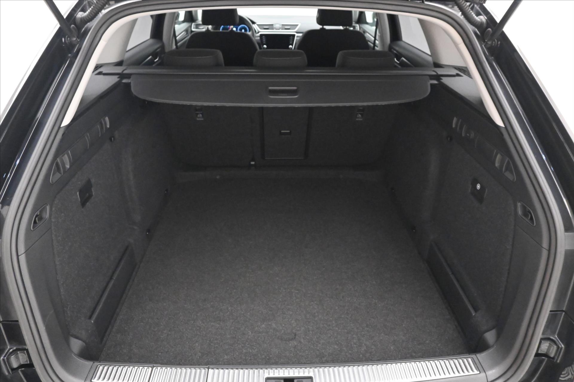 Hlavní fotografie vozu Škoda Superb 2,0 TDI 110kW DSG Style Záruka až 5 let (11)