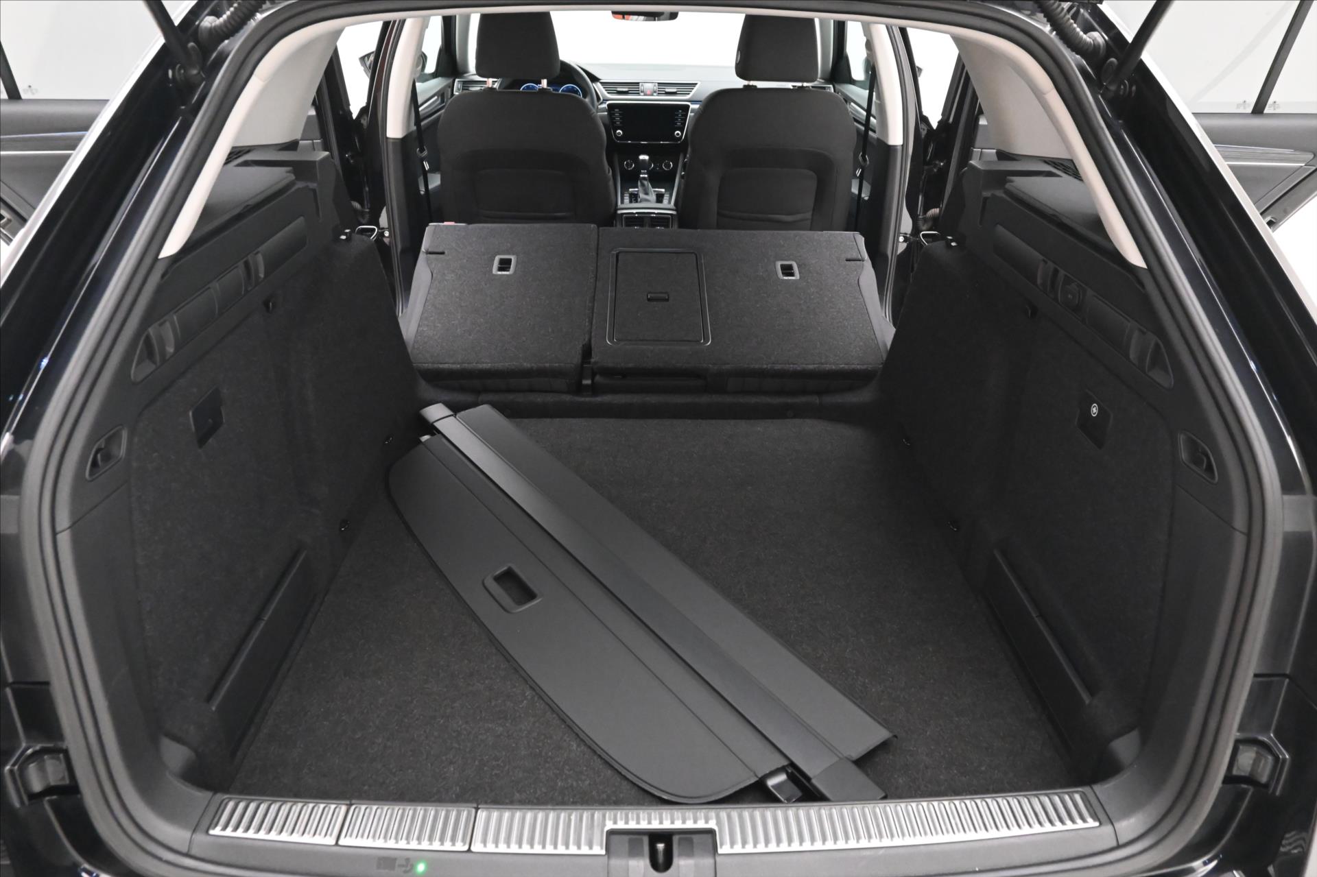 Hlavní fotografie vozu Škoda Superb 2,0 TDI 110kW DSG Style Záruka až 5 let (12)