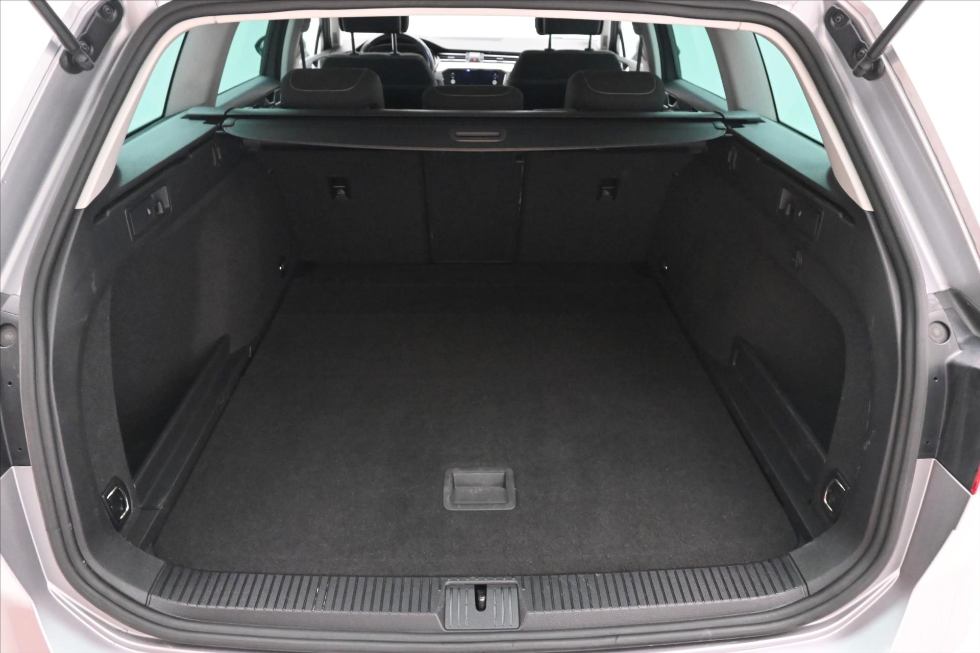 Hlavní fotografie vozu Volkswagen Passat 2,0 TDI 110kW DSG Business Záruka až 5 let (11)