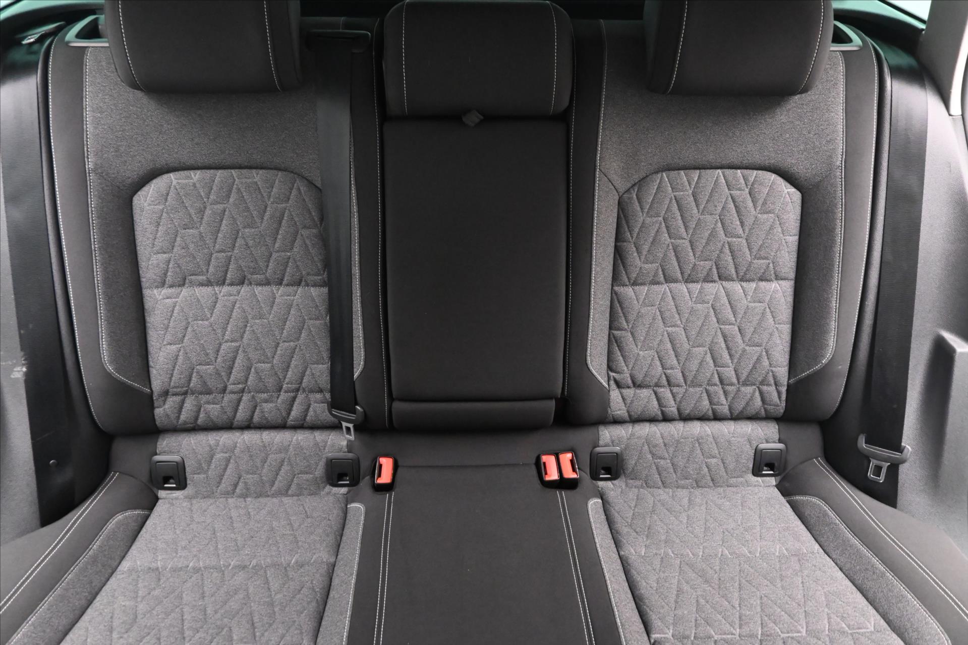 Hlavní fotografie vozu Volkswagen Passat 2,0 TDI 110kW DSG Business Záruka až 5 let (29)