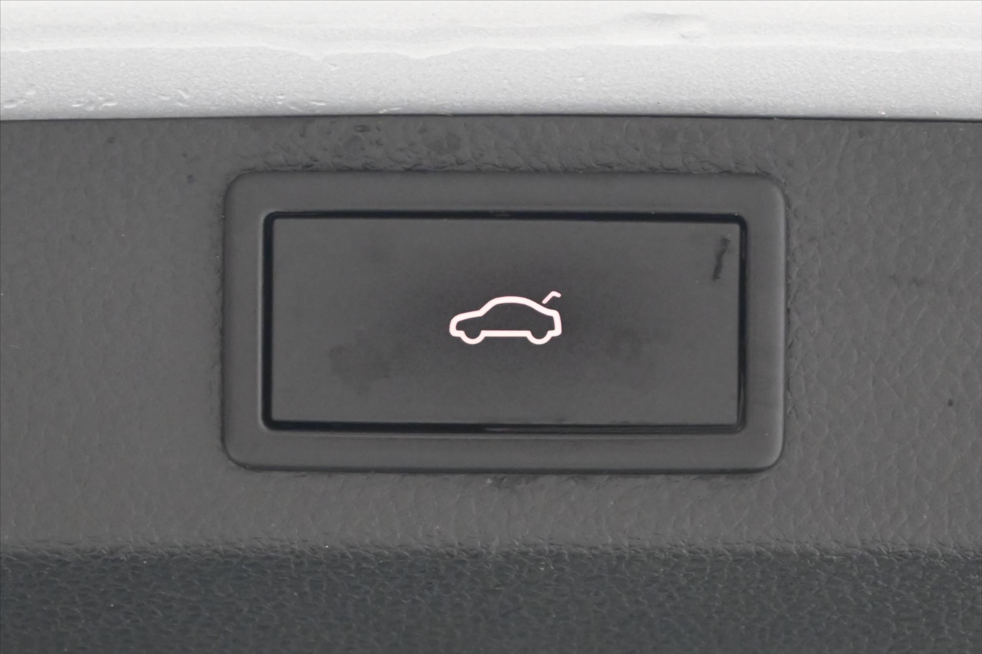 Hlavní fotografie vozu Škoda Karoq 2,0 TDI 85kW DSG VIRTUAL EL.KUFR Záruka až 5 let (28)