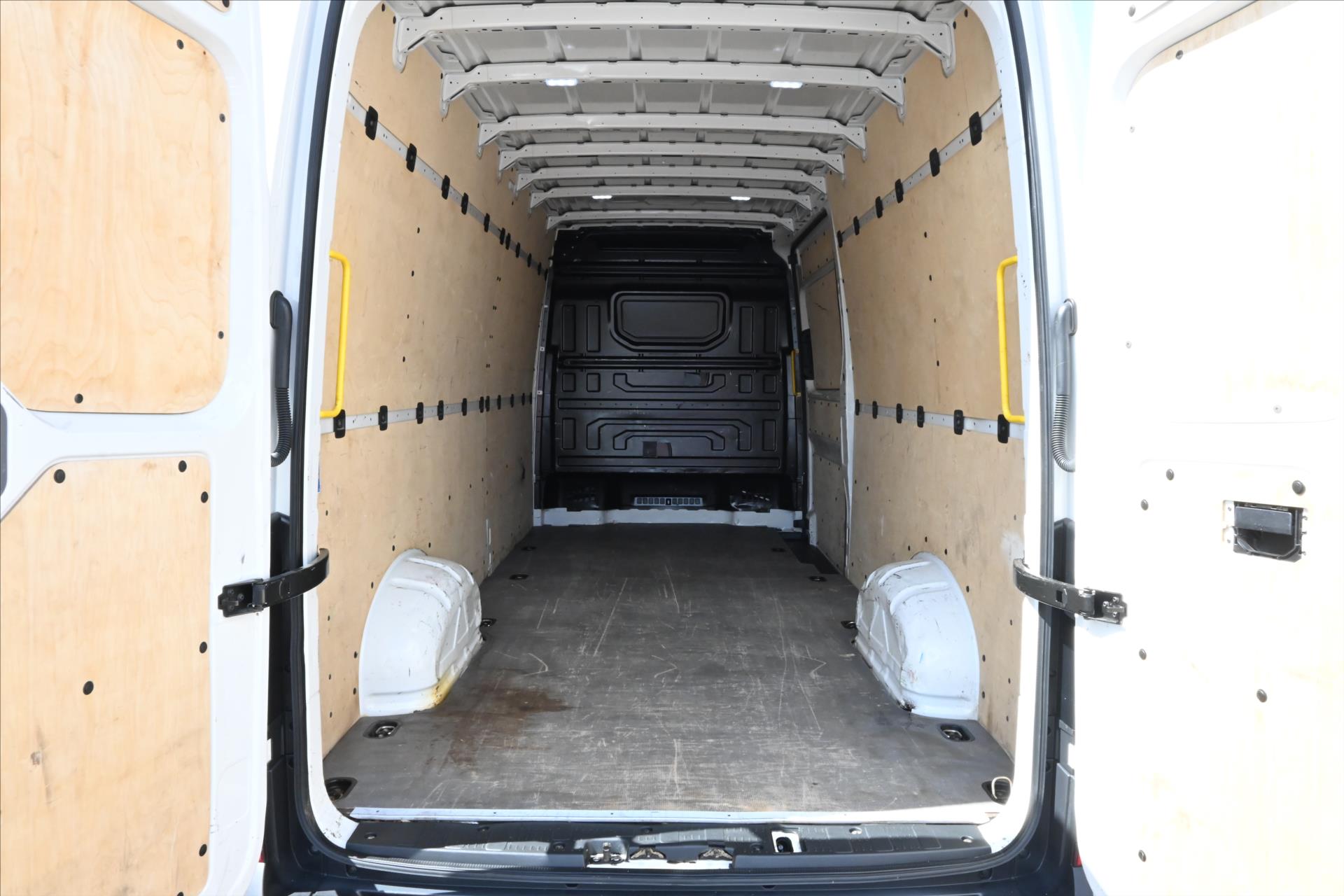 Main photo of the car Volkswagen Crafter 2.0 TDI 103kW L3H2 Warranty up to 5 years (10)