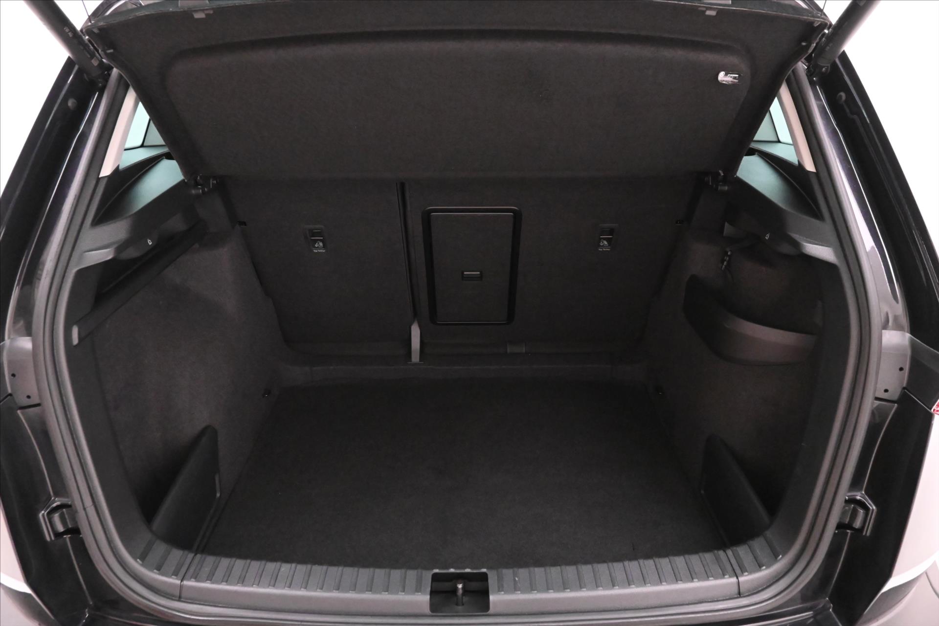 Hlavní fotografie vozu Škoda Karoq 2,0 TDI 85kW DSG TAŽNÉ Záruka až 5 let (11)