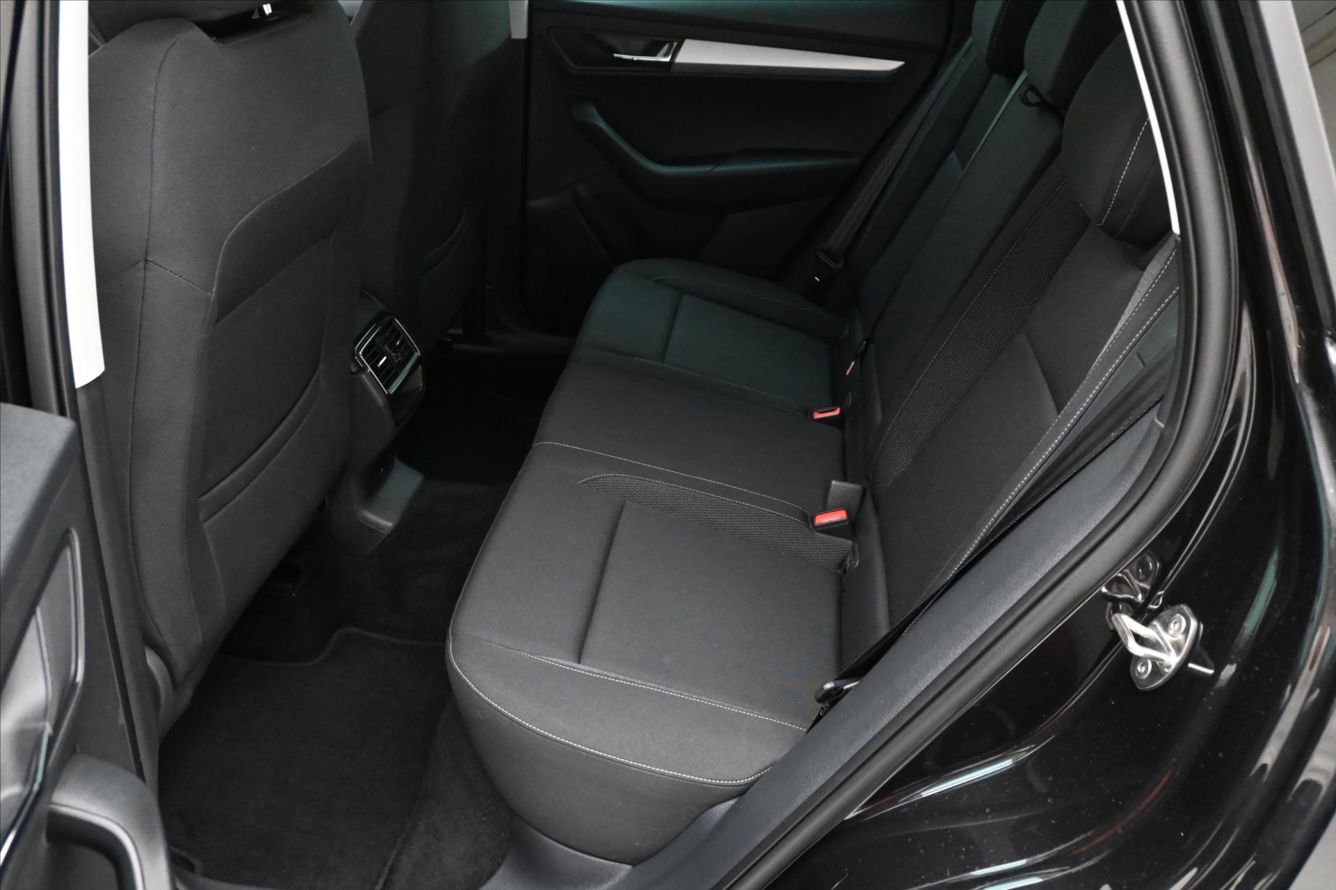 Hlavní fotografie vozu Škoda Karoq 2,0 TDI 85kW DSG TAŽNÉ Záruka až 5 let (15)