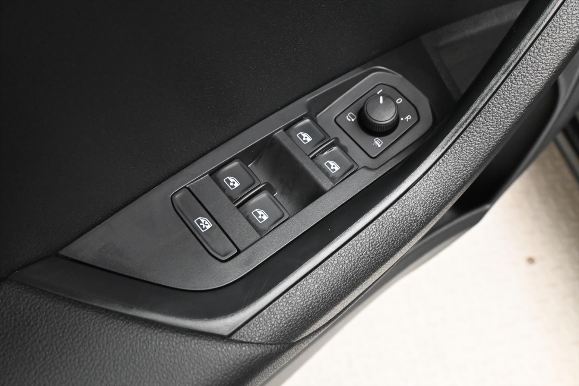 Hlavní fotografie vozu Škoda Karoq 2,0 TDI 85kW DSG TAŽNÉ Záruka až 5 let (26)