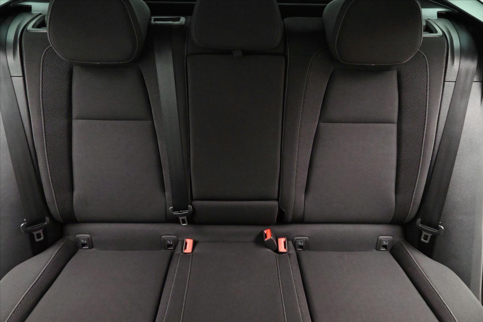 Hlavní fotografie vozu Škoda Karoq 2,0 TDI 85kW DSG TAŽNÉ Záruka až 5 let (29)