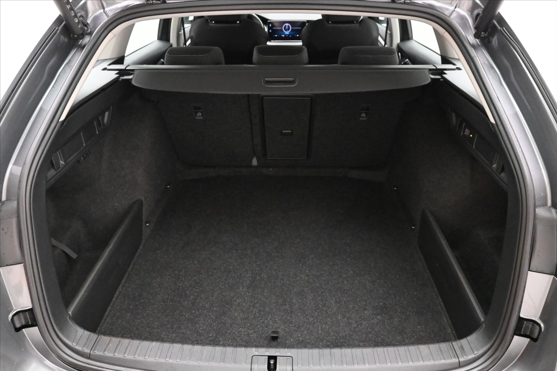 Hlavní fotografie vozu Škoda Octavia 2,0 TDI 110 kW DSG Ambition Záruka až 5 let (11)