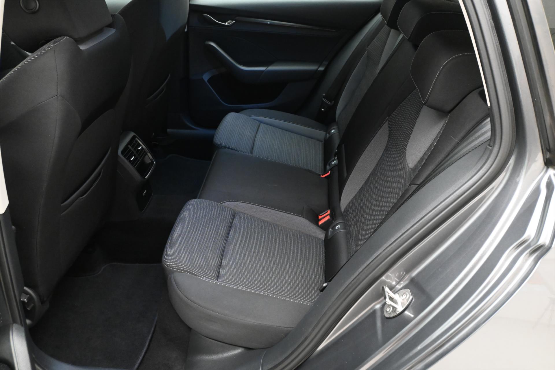 Hlavní fotografie vozu Škoda Octavia 2,0 TDI 110 kW DSG Ambition Záruka až 5 let (15)