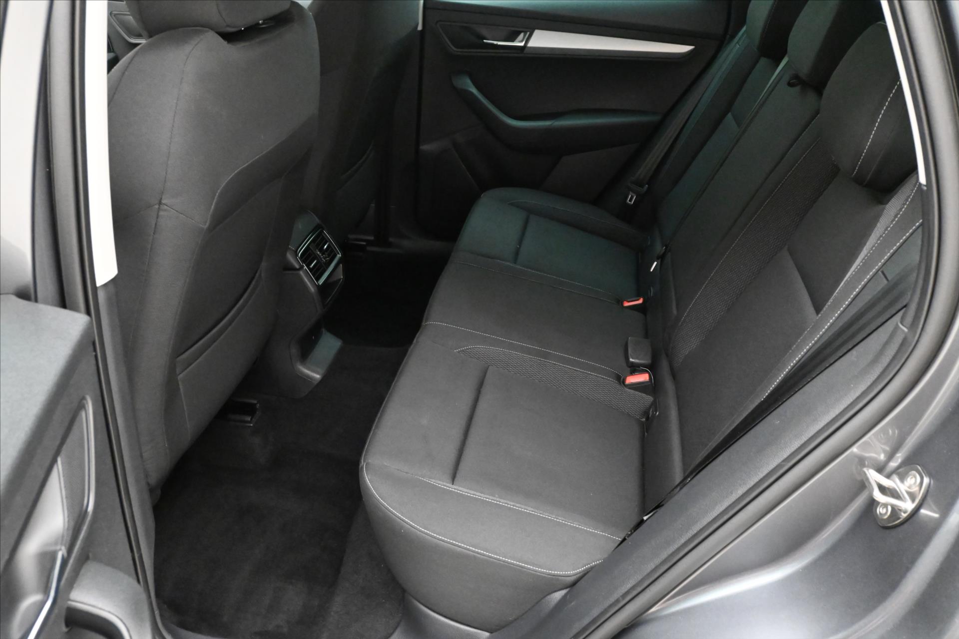 Hlavní fotografie vozu Škoda Karoq 2,0 TDI 85kW DSG Ambition Záruka až 5 let (14)
