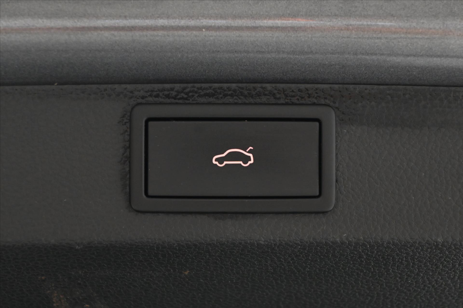 Hlavní fotografie vozu Škoda Karoq 2,0 TDI 85kW DSG EL.KUFR NAVI Záruka až 5 let (28)