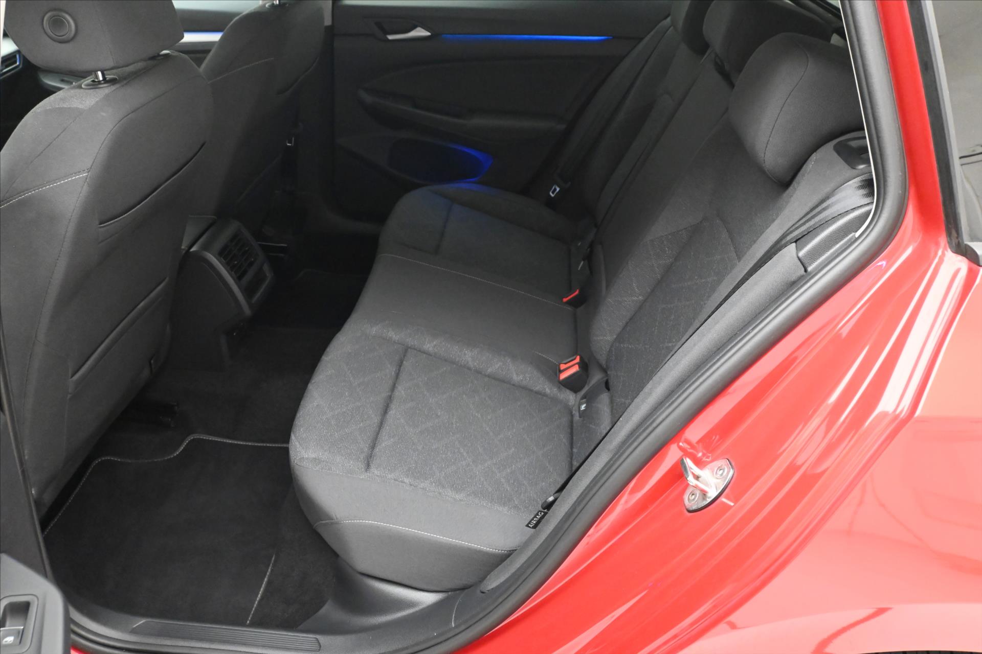 Hlavní fotografie vozu Volkswagen Golf 2,0 TDI 110kW DSG Life Záruka až 5 let (15)