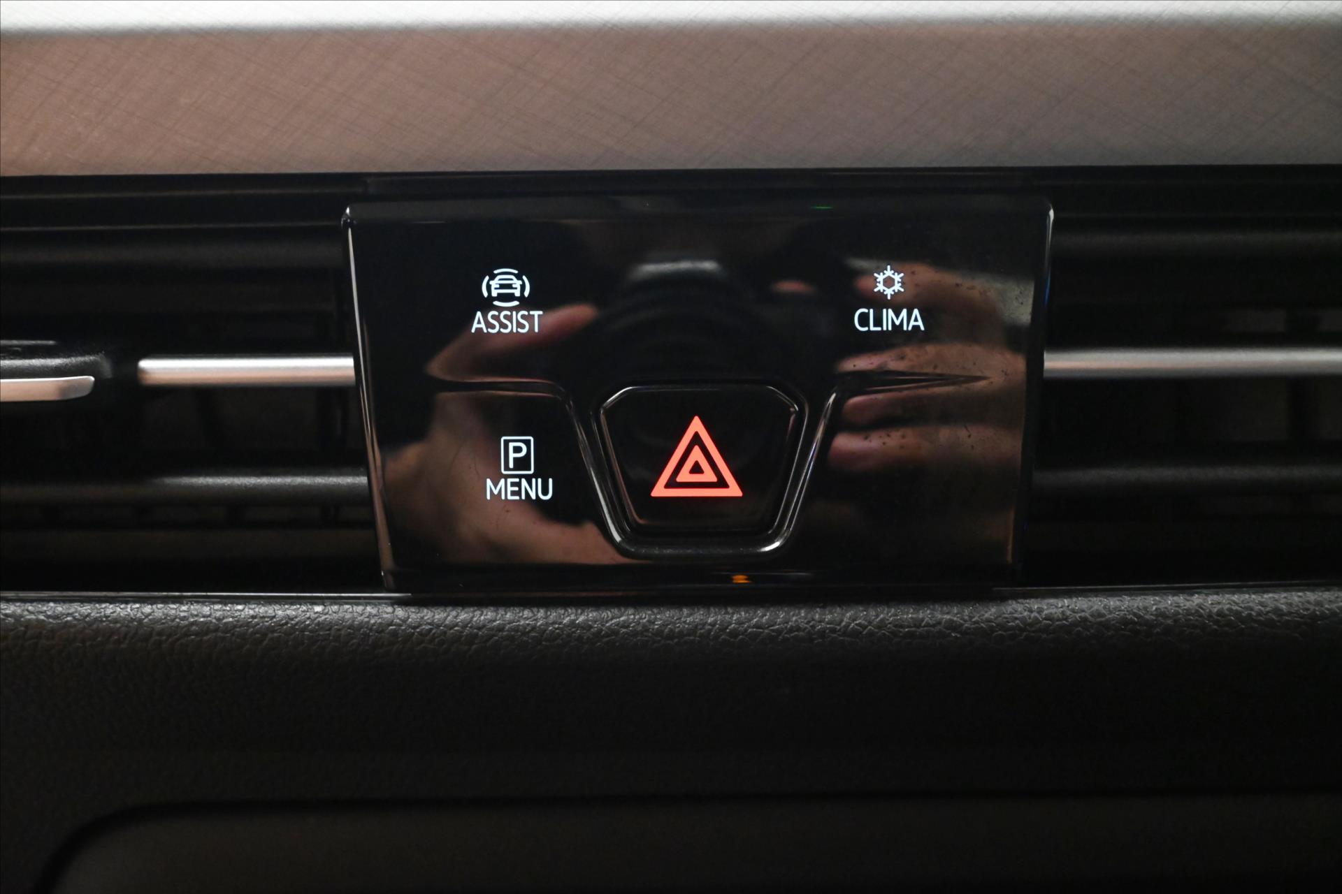Hlavní fotografie vozu Volkswagen Golf 2,0 TDI 110kW DSG Life Záruka až 5 let (21)