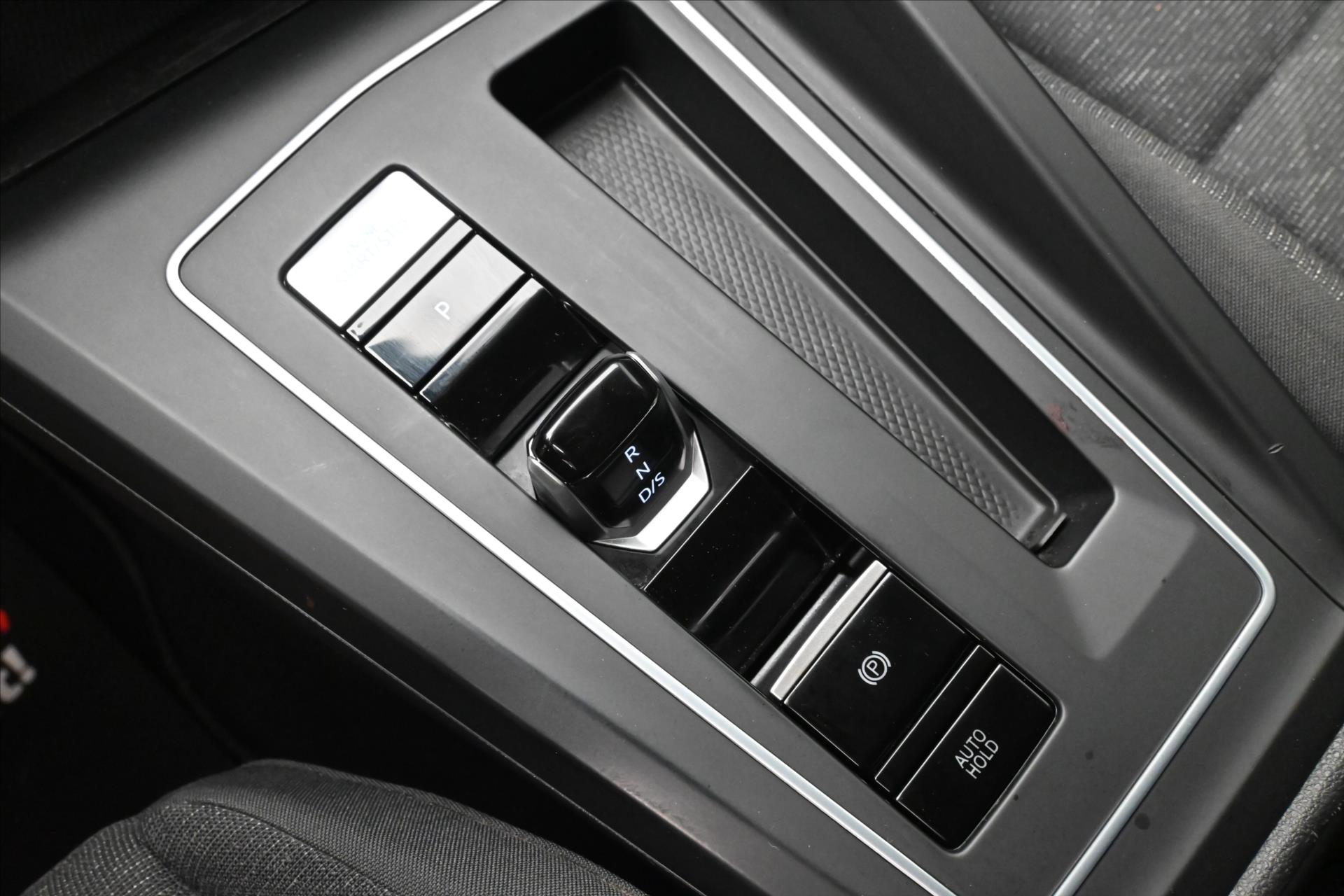 Hlavní fotografie vozu Volkswagen Golf 2,0 TDI 110kW DSG Life Záruka až 5 let (22)