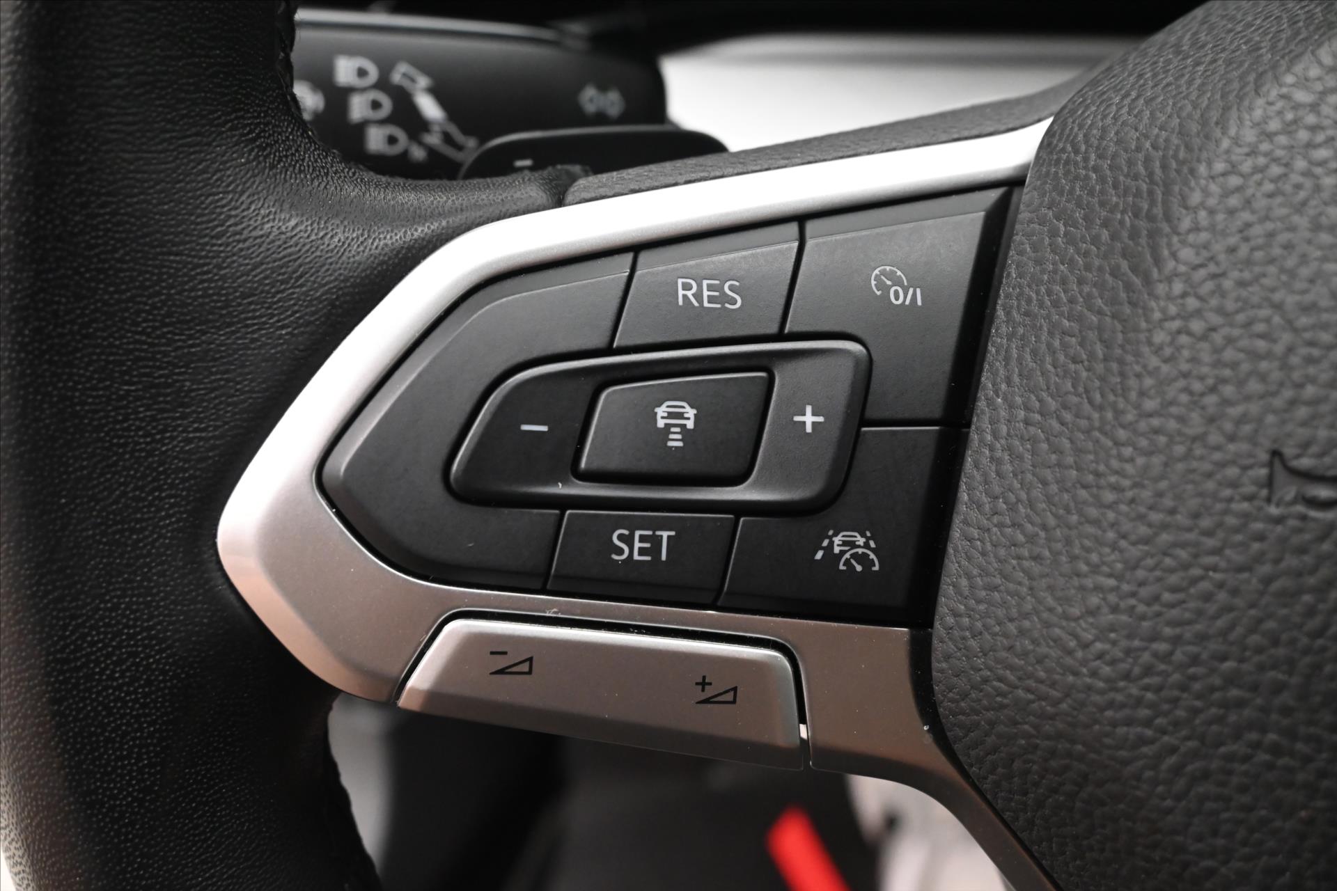 Hlavní fotografie vozu Volkswagen Golf 2,0 TDI 110kW DSG Life Záruka až 5 let (23)