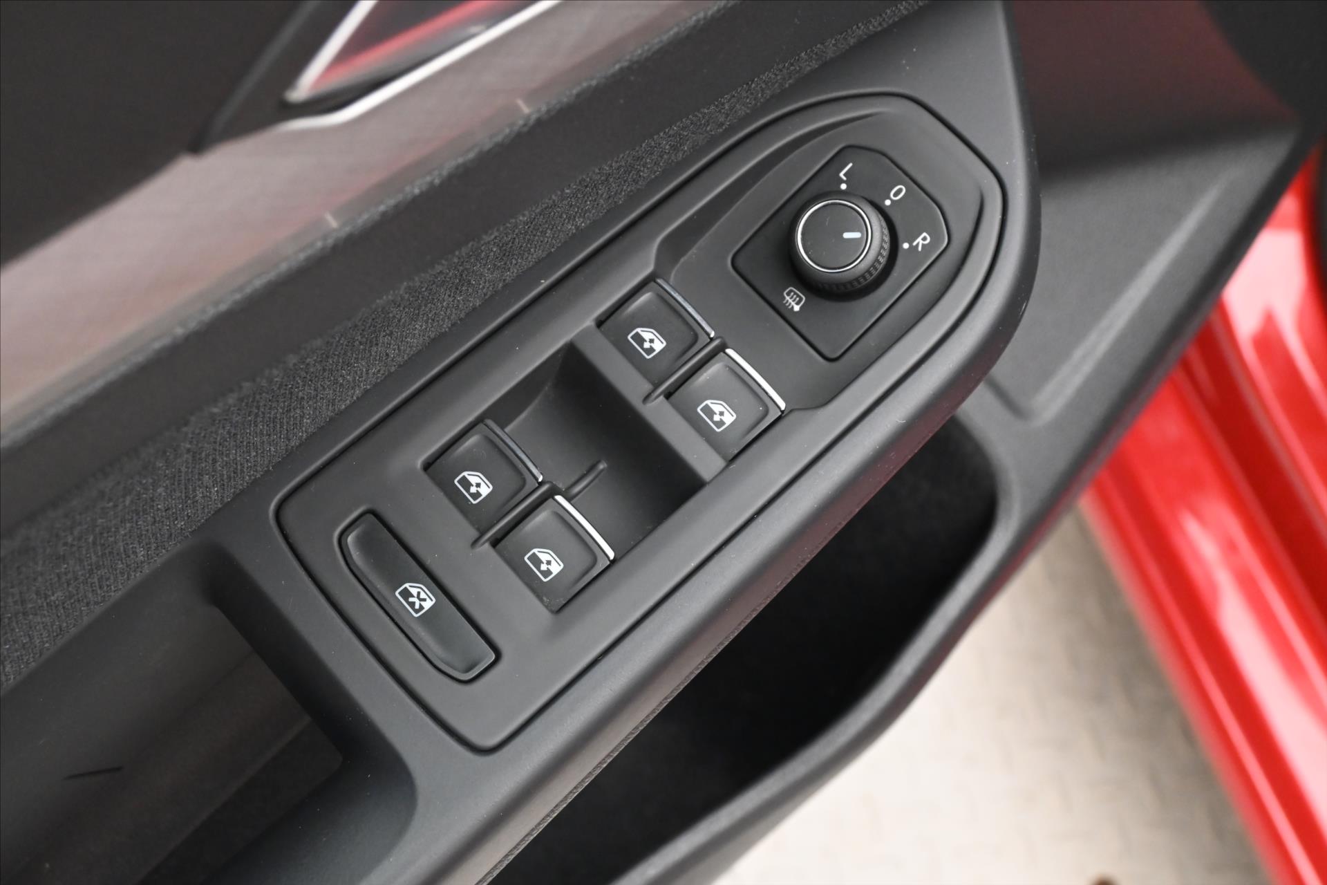 Hlavní fotografie vozu Volkswagen Golf 2,0 TDI 110kW DSG Life Záruka až 5 let (25)