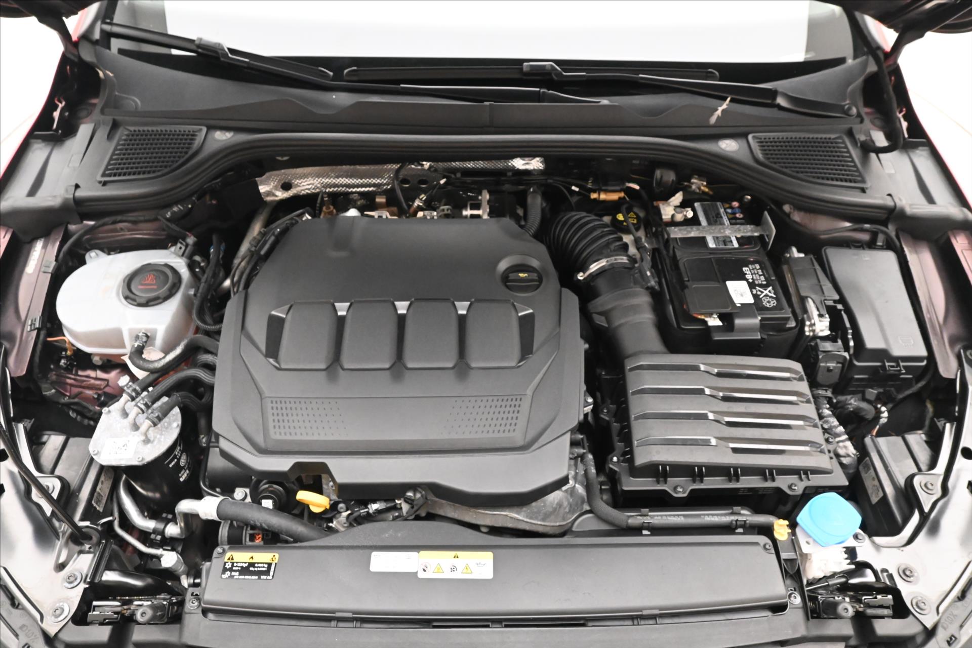 Hlavní fotografie vozu Volkswagen Golf 2,0 TDI 110kW DSG Life Záruka až 5 let (10)
