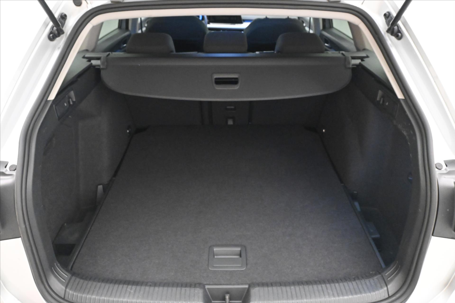 Main photo of the car Volkswagen Golf 2.0 TDI 110kW Life LED Warranty up to 5 years (11)