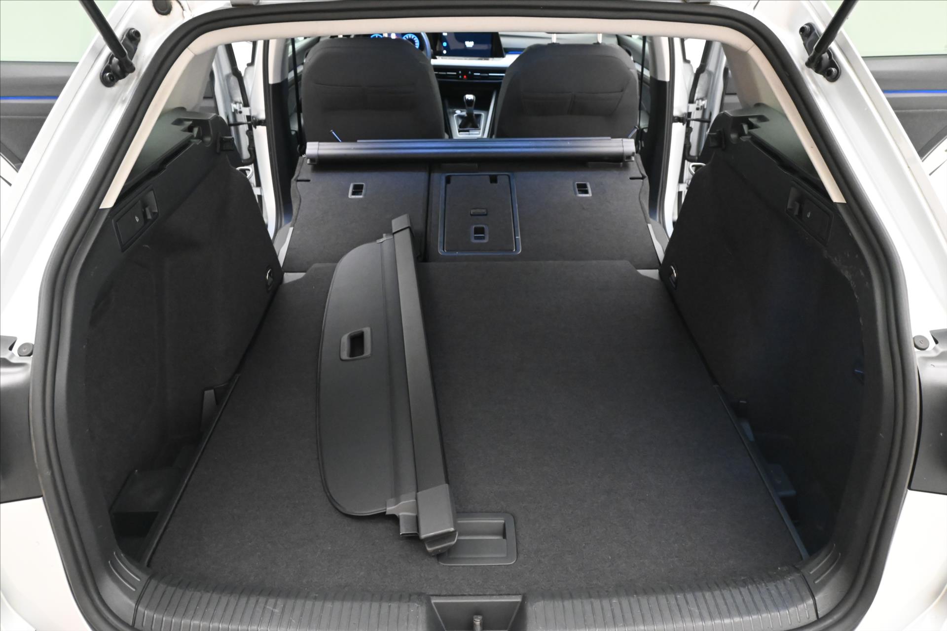 Main photo of the car Volkswagen Golf 2.0 TDI 110kW Life LED Warranty up to 5 years (12)
